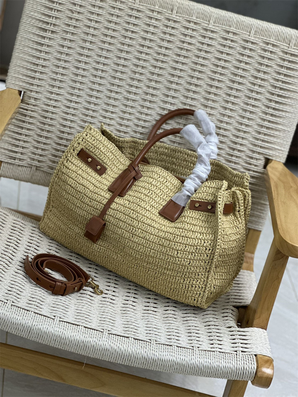 y*l sac de jour medium s*pple in raffia and vegetable-tanned leather naturel and bR1ck
