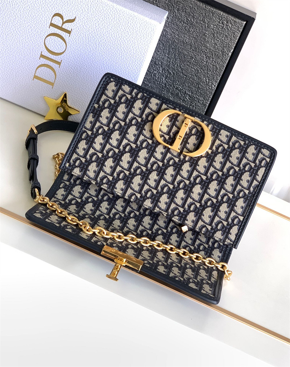D*or 30 montaigne east-west bag with chain blue D*or oblique jacquard 25x16.5x8 cm