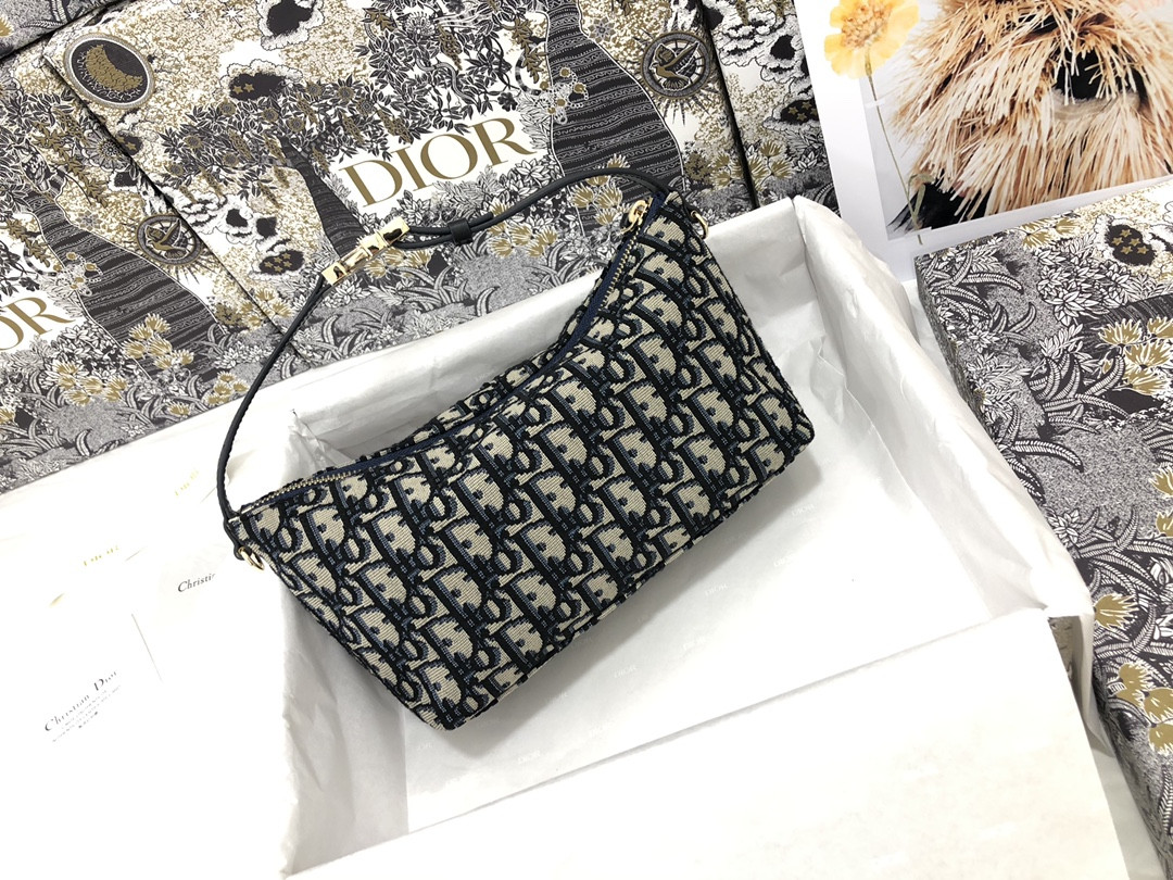 medium D*or travel nomad pouch