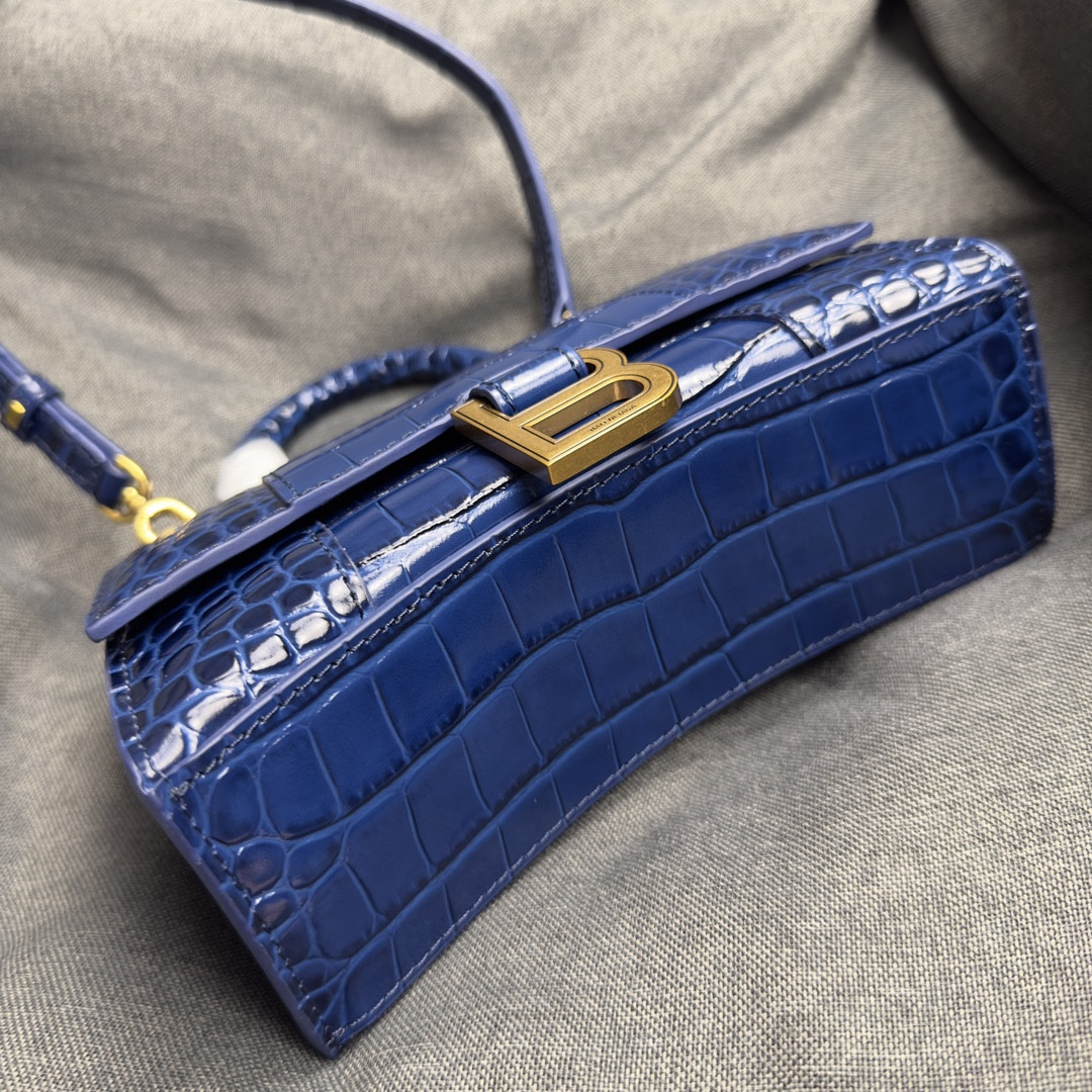 Ba*len*cia*ga women