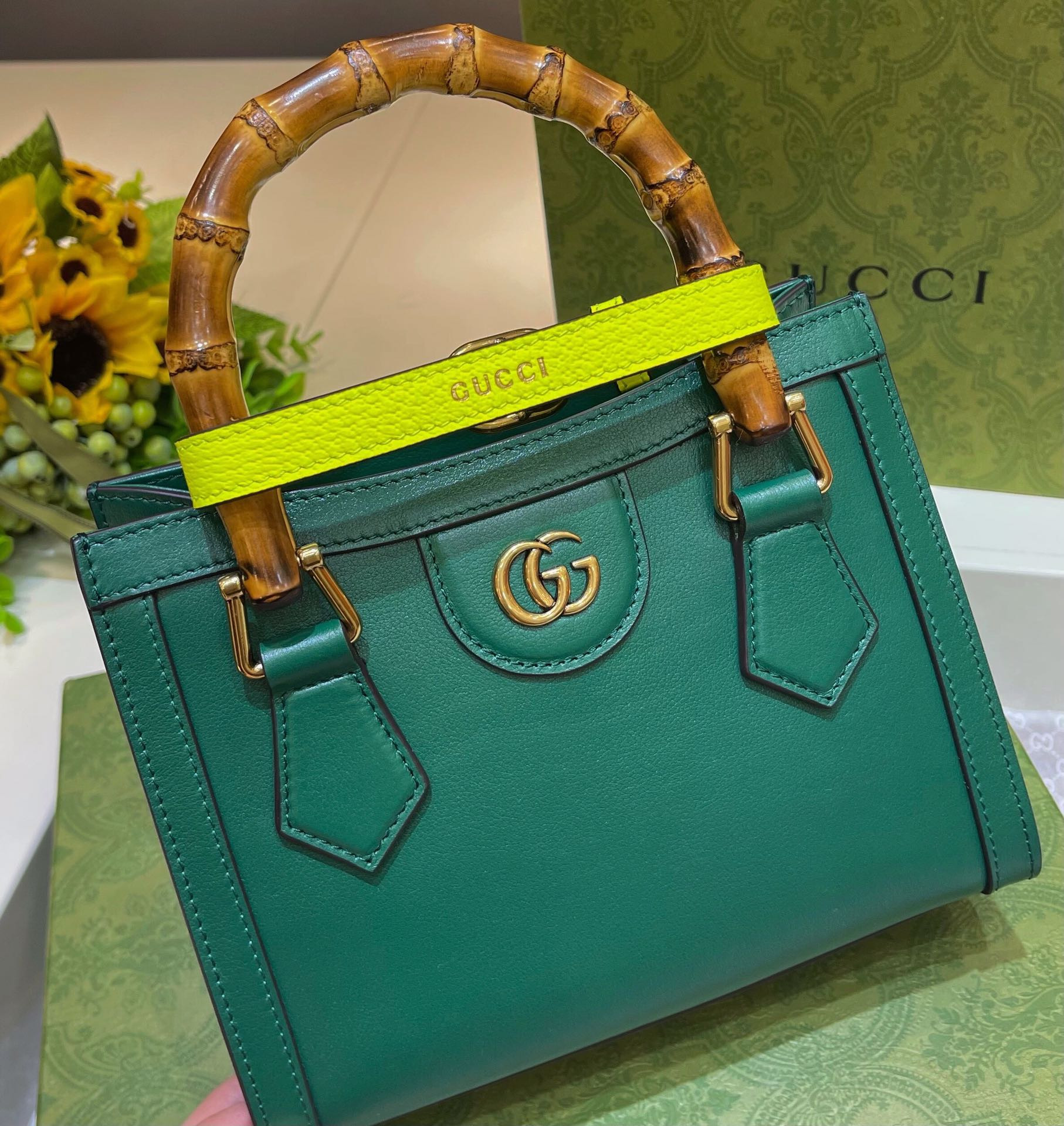 G*u*i diana mini tote bag green 20w x 16h x 10d cm