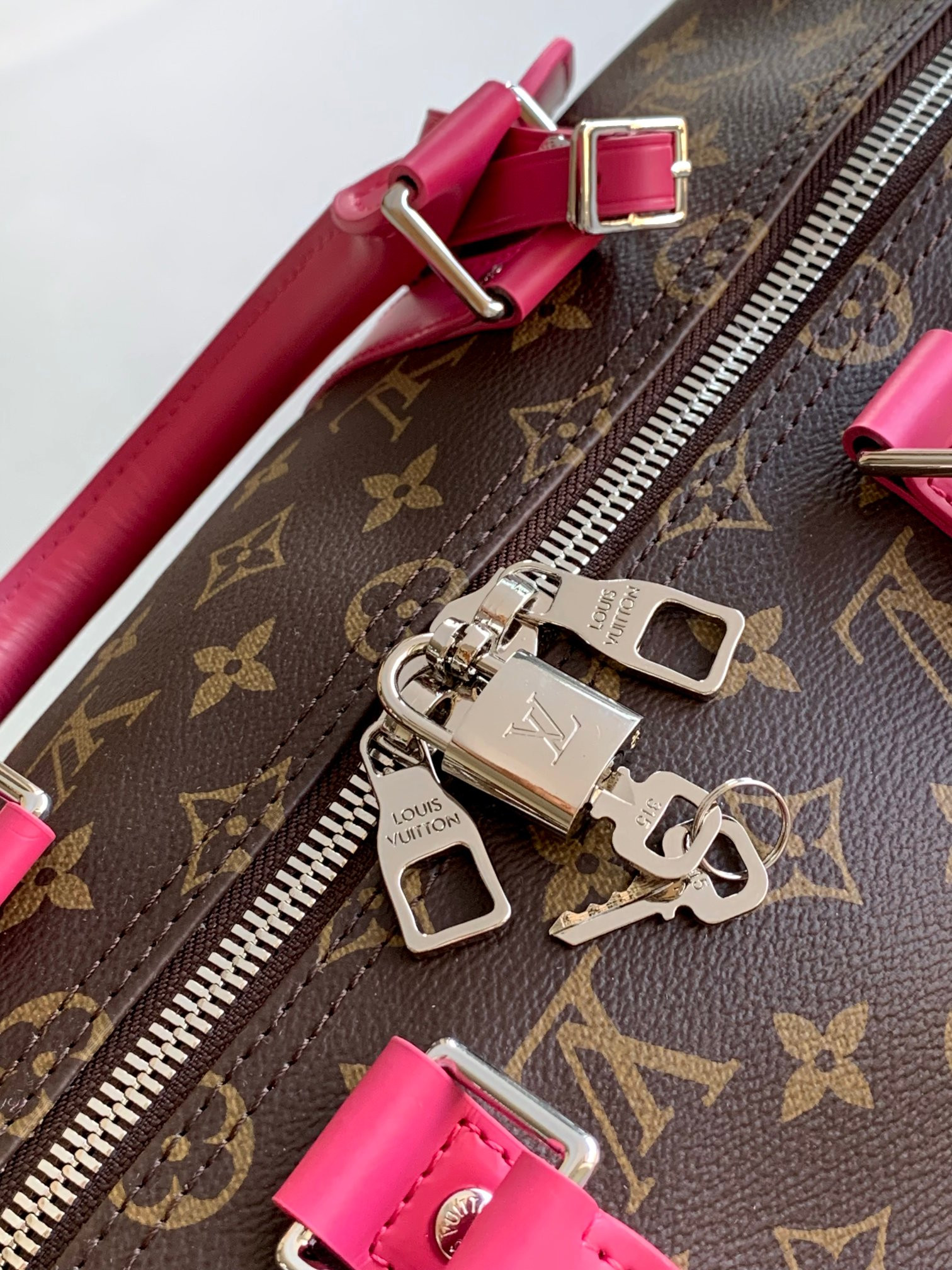 l0*is V*t0n keepall bandoulière 50 m46673