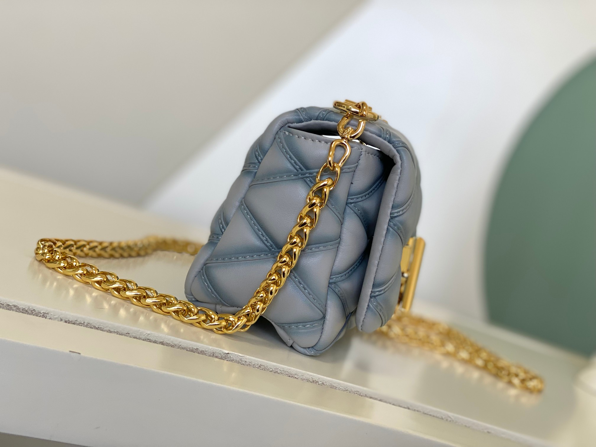 l0*is V*t0n m83071 pico go-14 5.9 x 3.9 x 2.6 inches