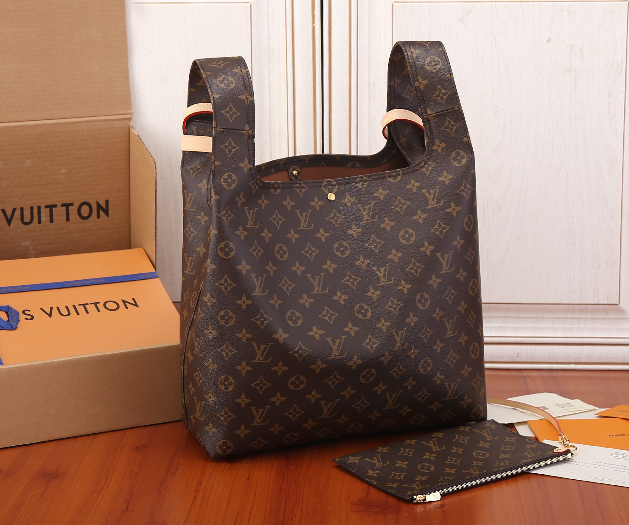 LV Atlantis GM M46817 34 x 34 x 13.5cm