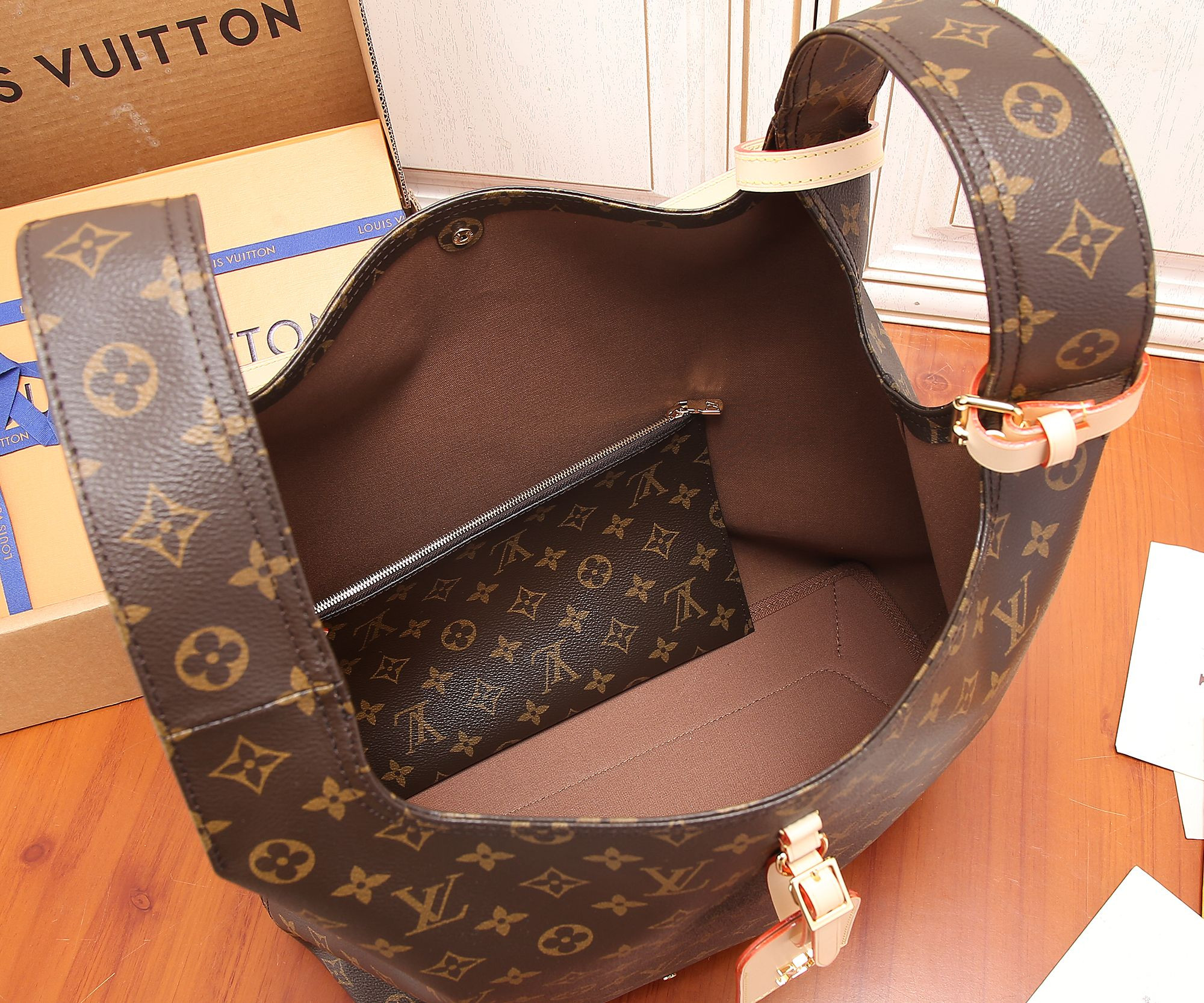 LV Atlantis GM M46817 34 x 34 x 13.5cm