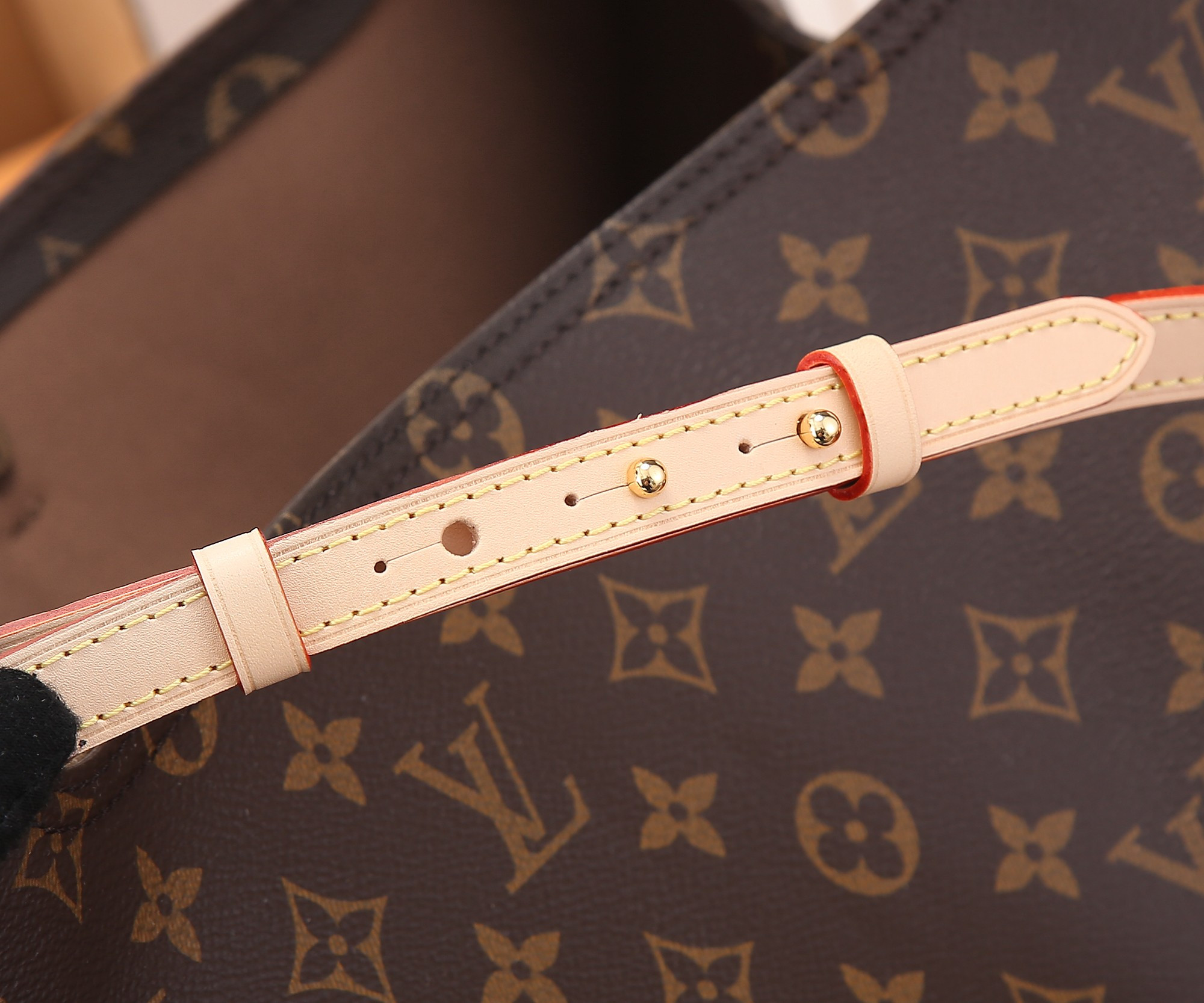 LV Atlantis GM M46817 34 x 34 x 13.5cm