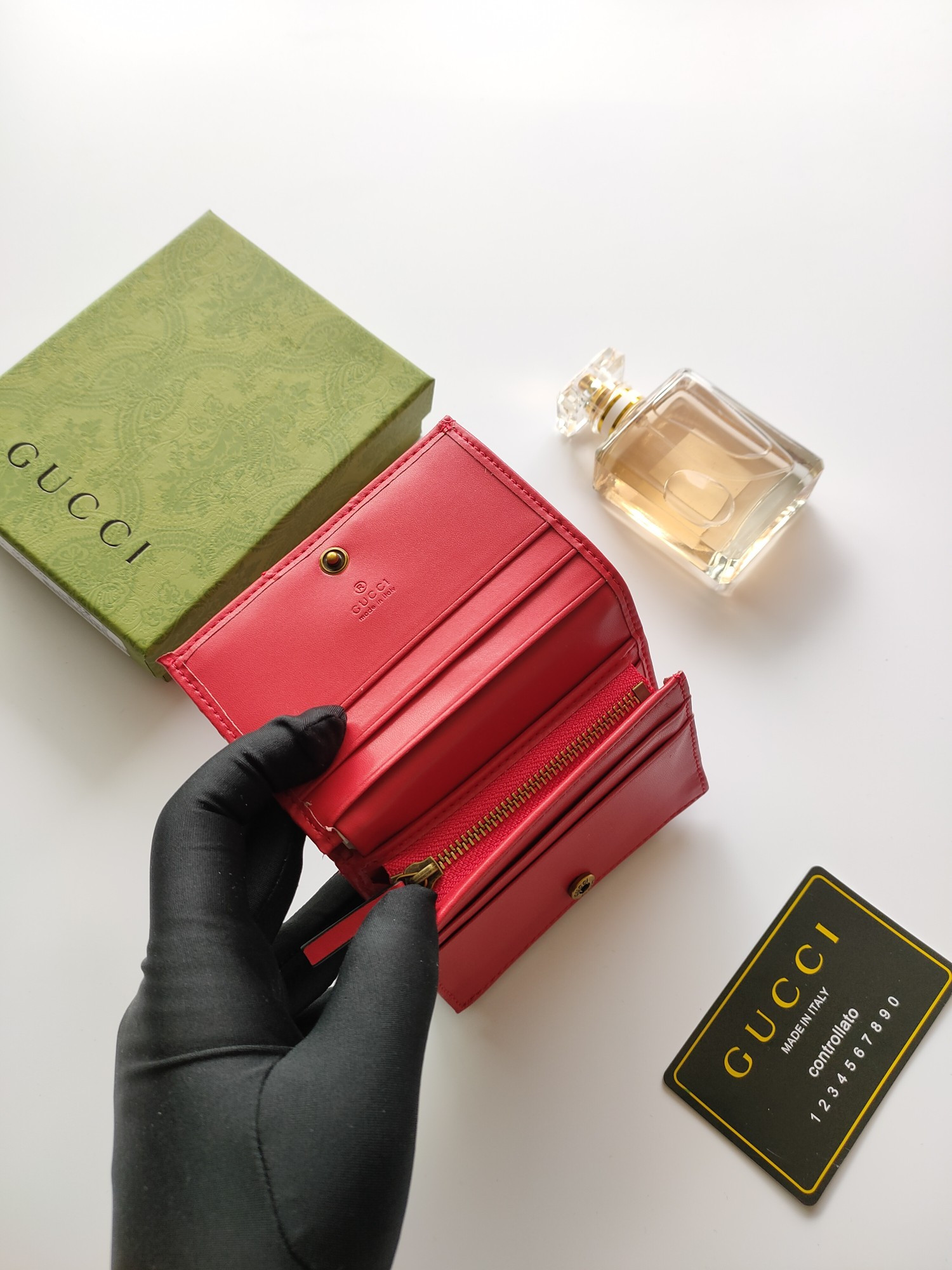 G*u*i gg card case wallet