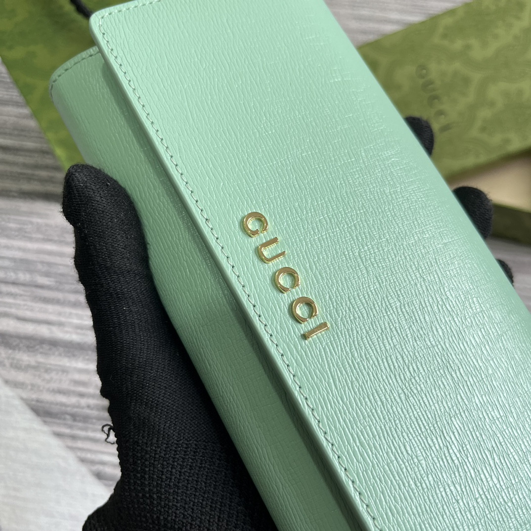 continental wallet with G*u*i script green 7.5"w x 4"h x 1.4"d