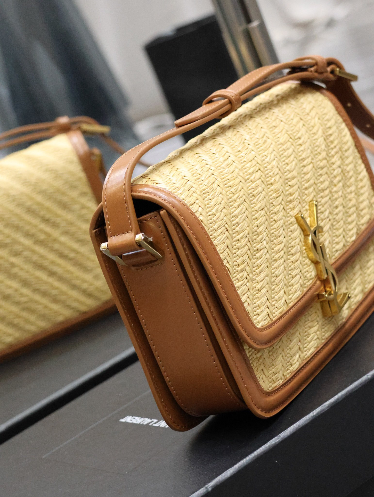 y*l solferino medium satchel in raffia and vegetable-tanned leather natural sand and bR1ck 9.8 x 6.7 x 2 inches