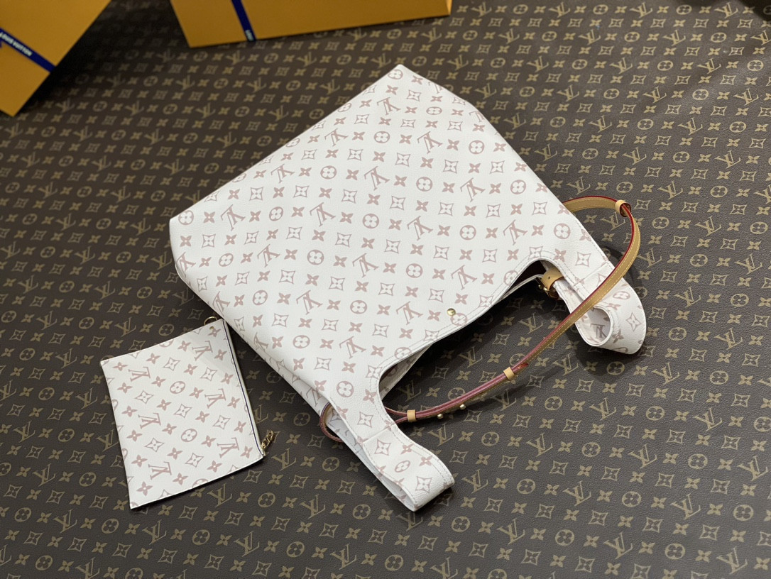 LV M24409 Atlantis GM 34 x 34 x 13.5 cm