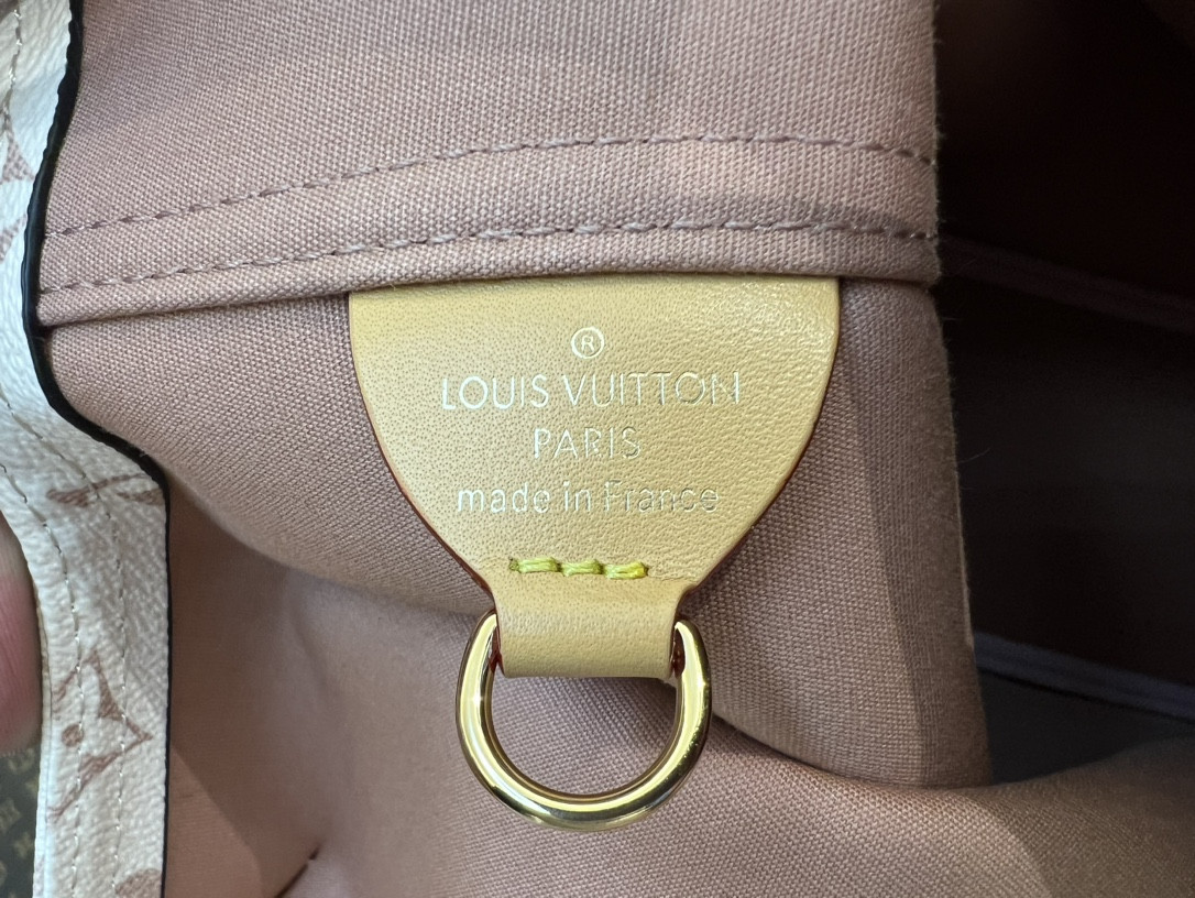 LV M24409 Atlantis GM 34 x 34 x 13.5 cm