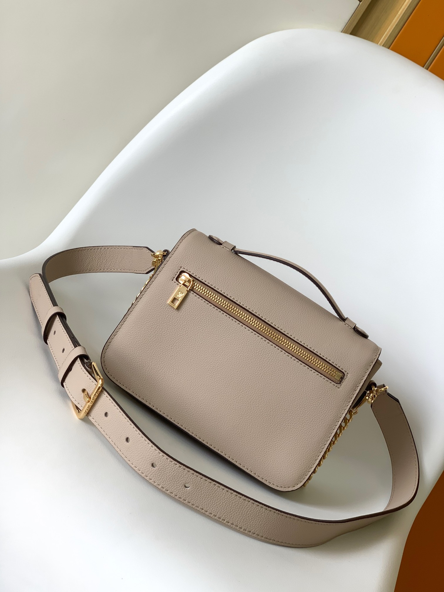 lv m22792 oxF0rd 8.7 x 6.3 x 3.7 inches