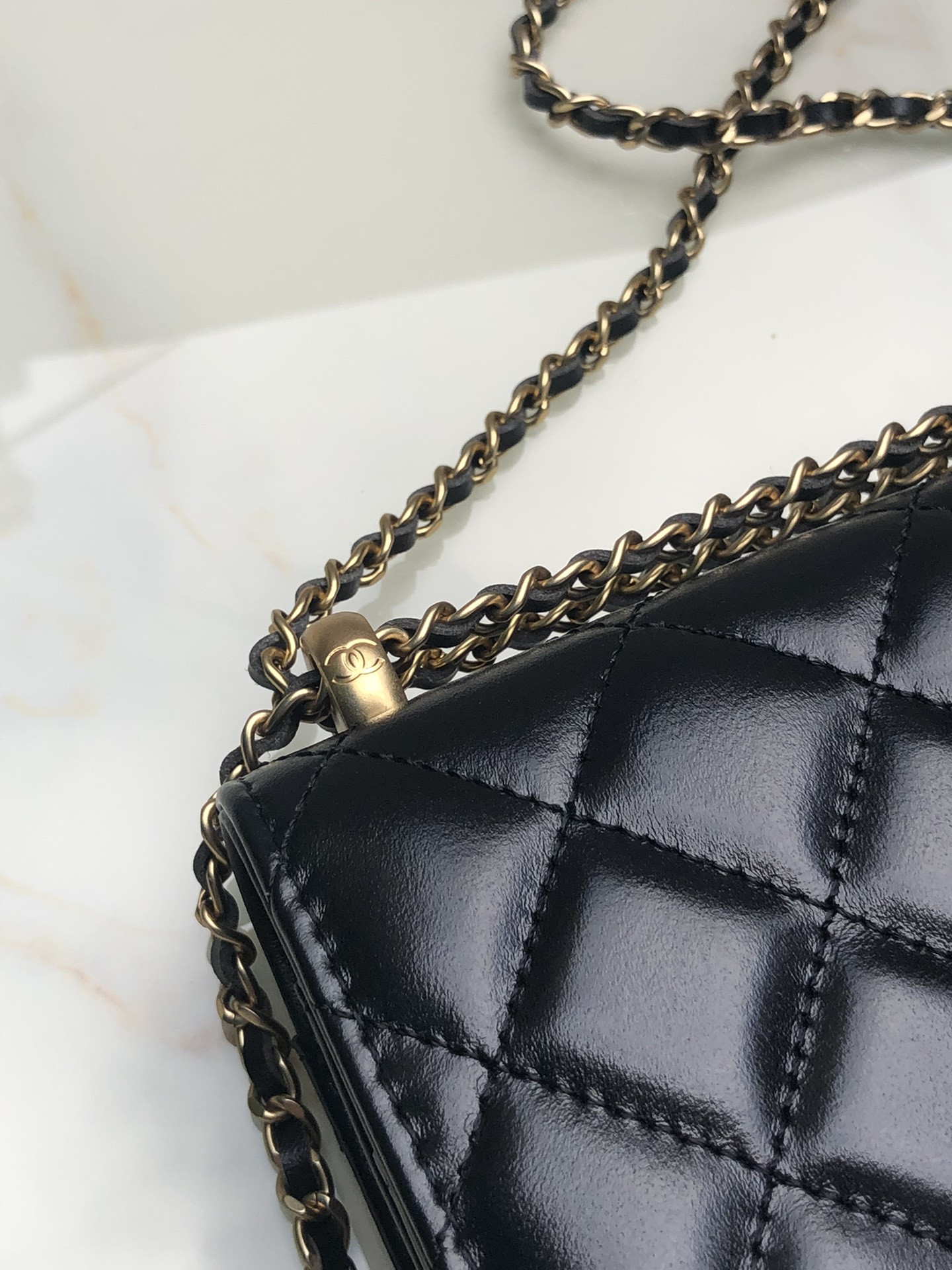 Ch*el classic wallet on chain black 4.8 × 7.5 × 1.4 in