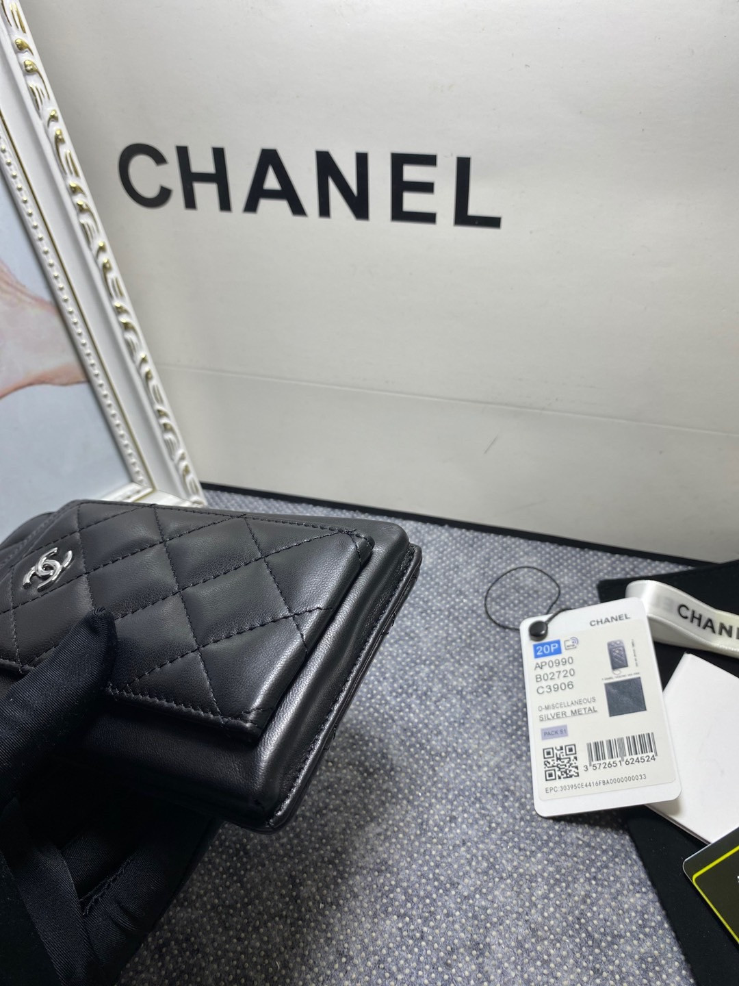 Ch*el long zipped wallet 19-11cm