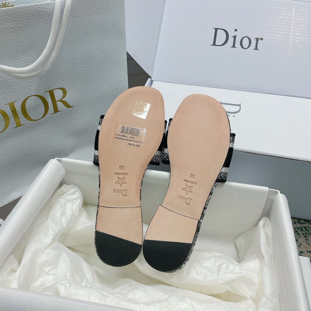 ua D*or dway slide