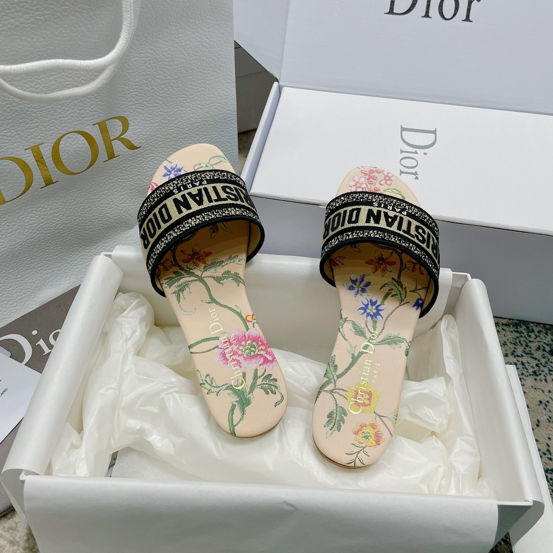 ua D*or dway slide