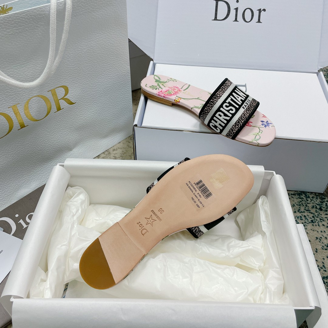 ua D*or dway slide