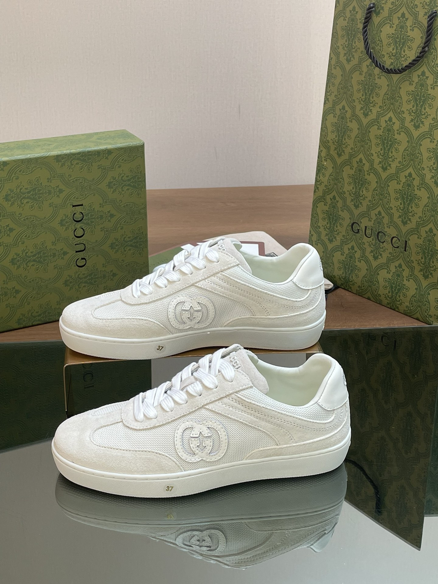 ua G*u*i interlocking g sneaker white