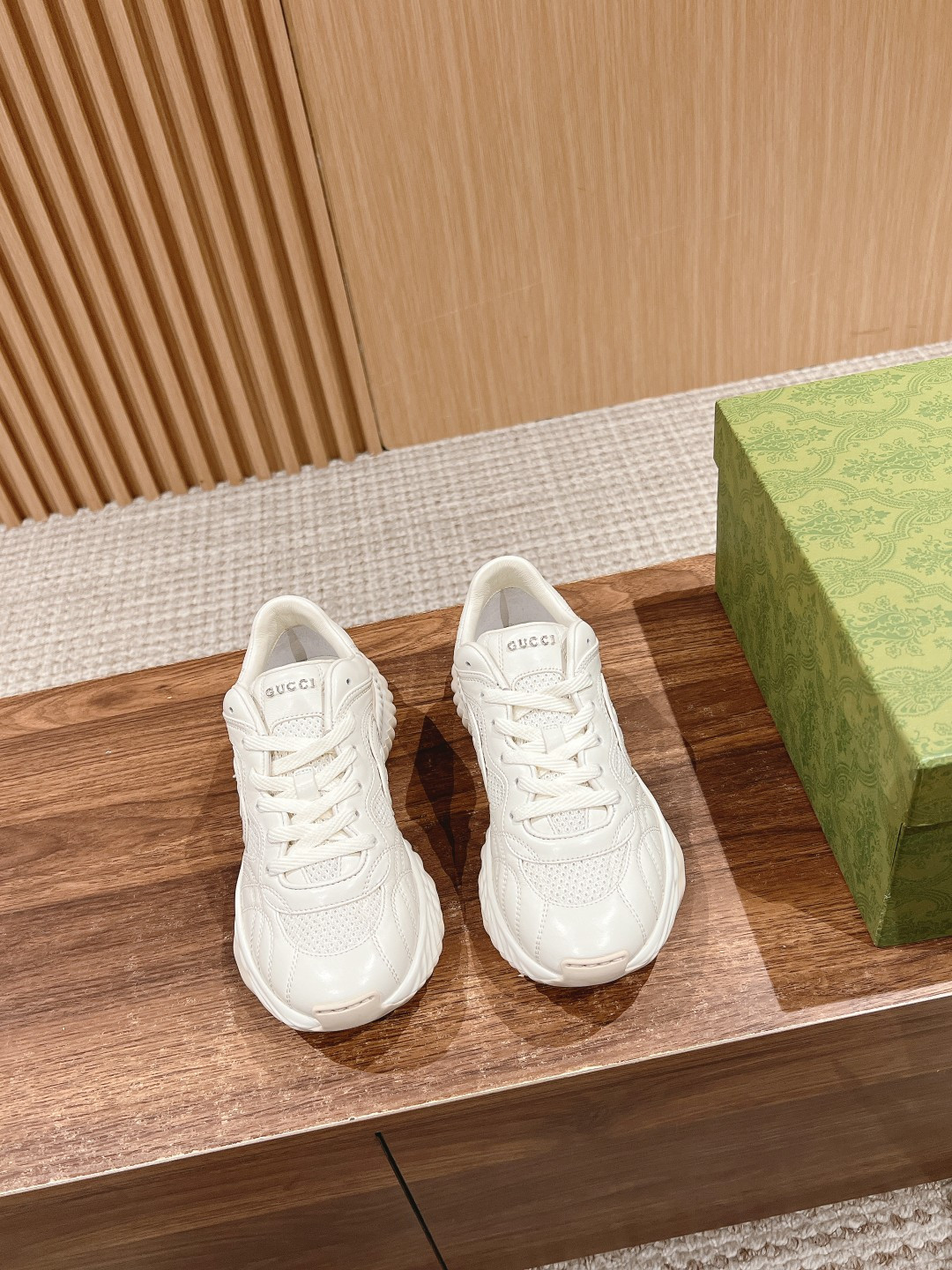 ua G*u*i ripple sneaker