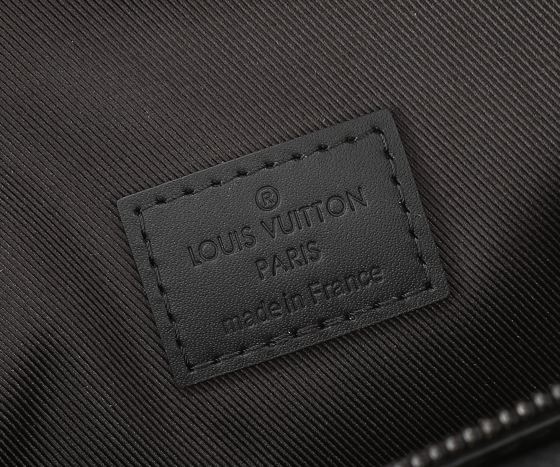 LV Pilot Wearable Wallet M83563  7.9 x 4.7 x 2.2 in