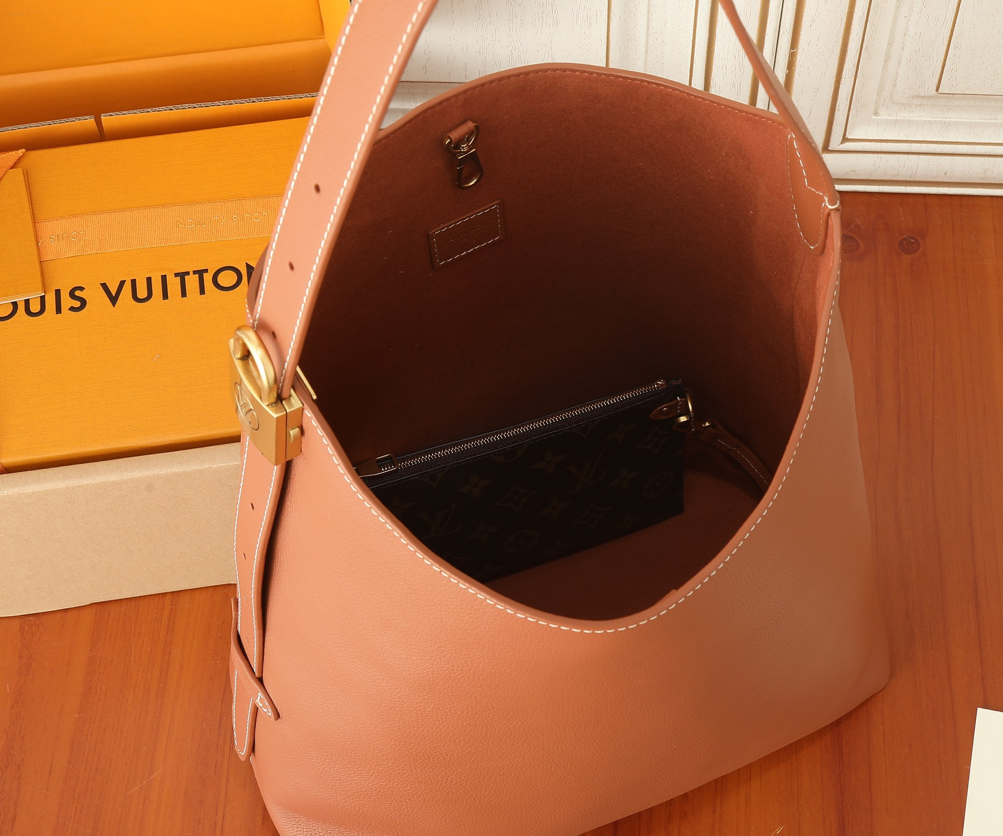 LV Low Key Hobo MM M25354 12.2 x 13.8 x 7.1 in