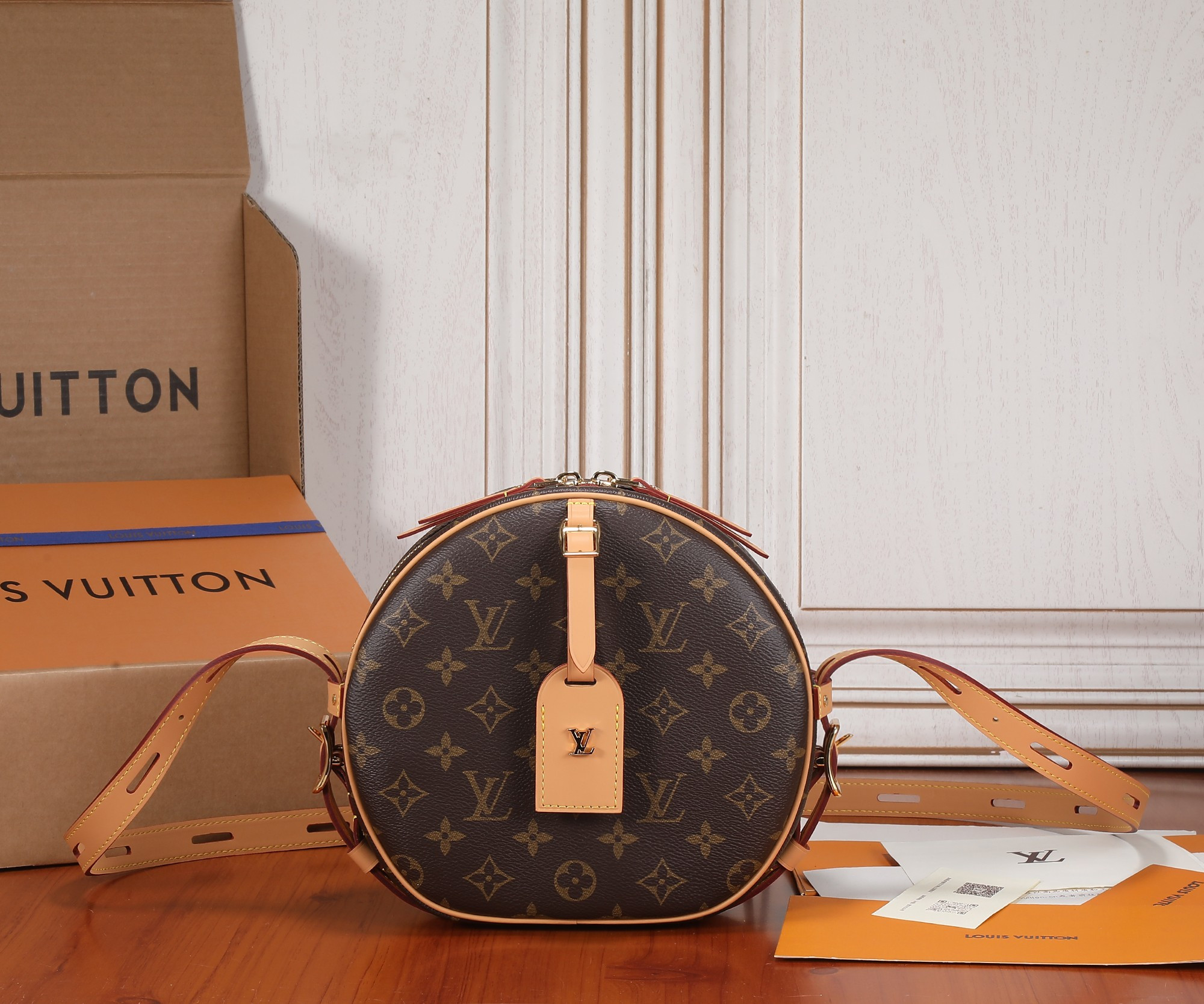 LV Boite Chapeau Souple MM M45647 7.9 x 8.9 x 3.1 inches