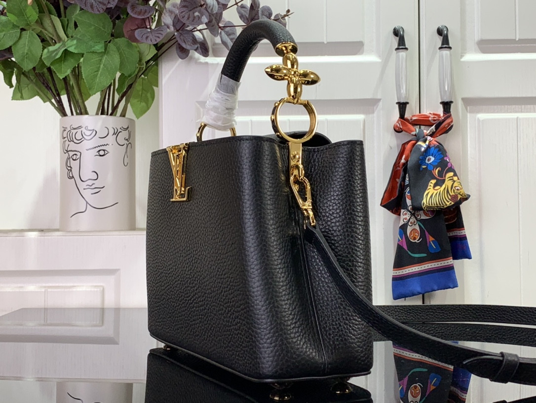 LV Capucines BB M24698 27x18x9 cm