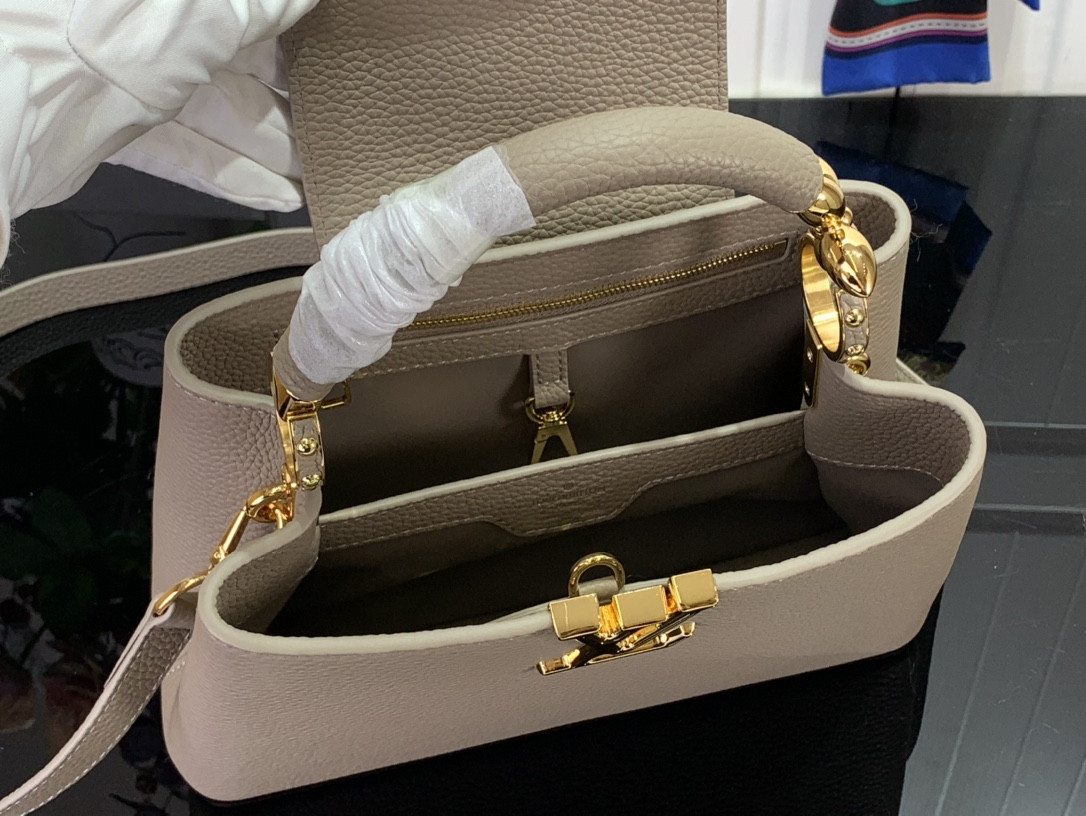 LV Capucines BB M4886 27x18x9cm