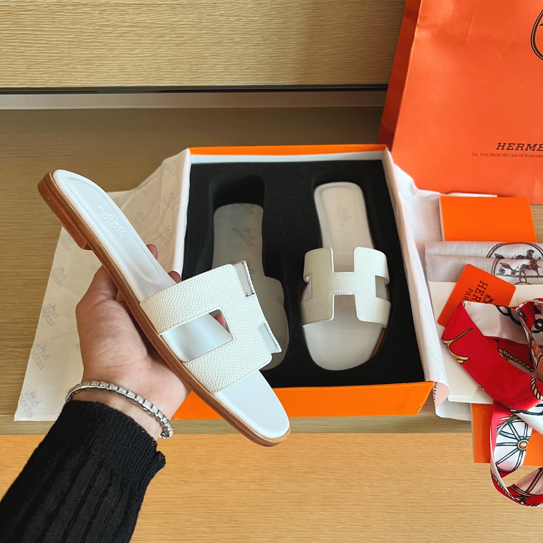 ua H**mes oran sandal