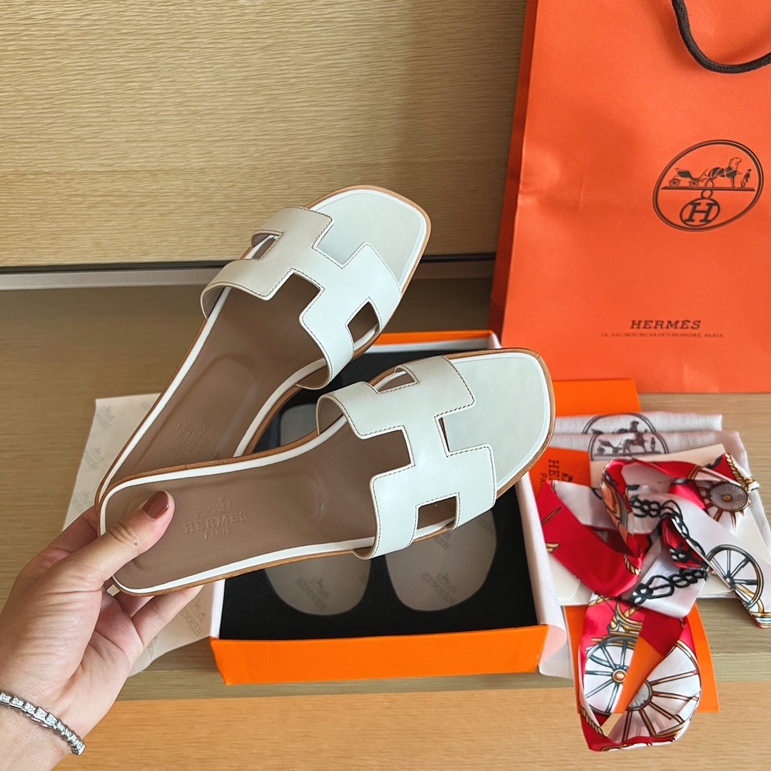 ua H**mes oran sandal