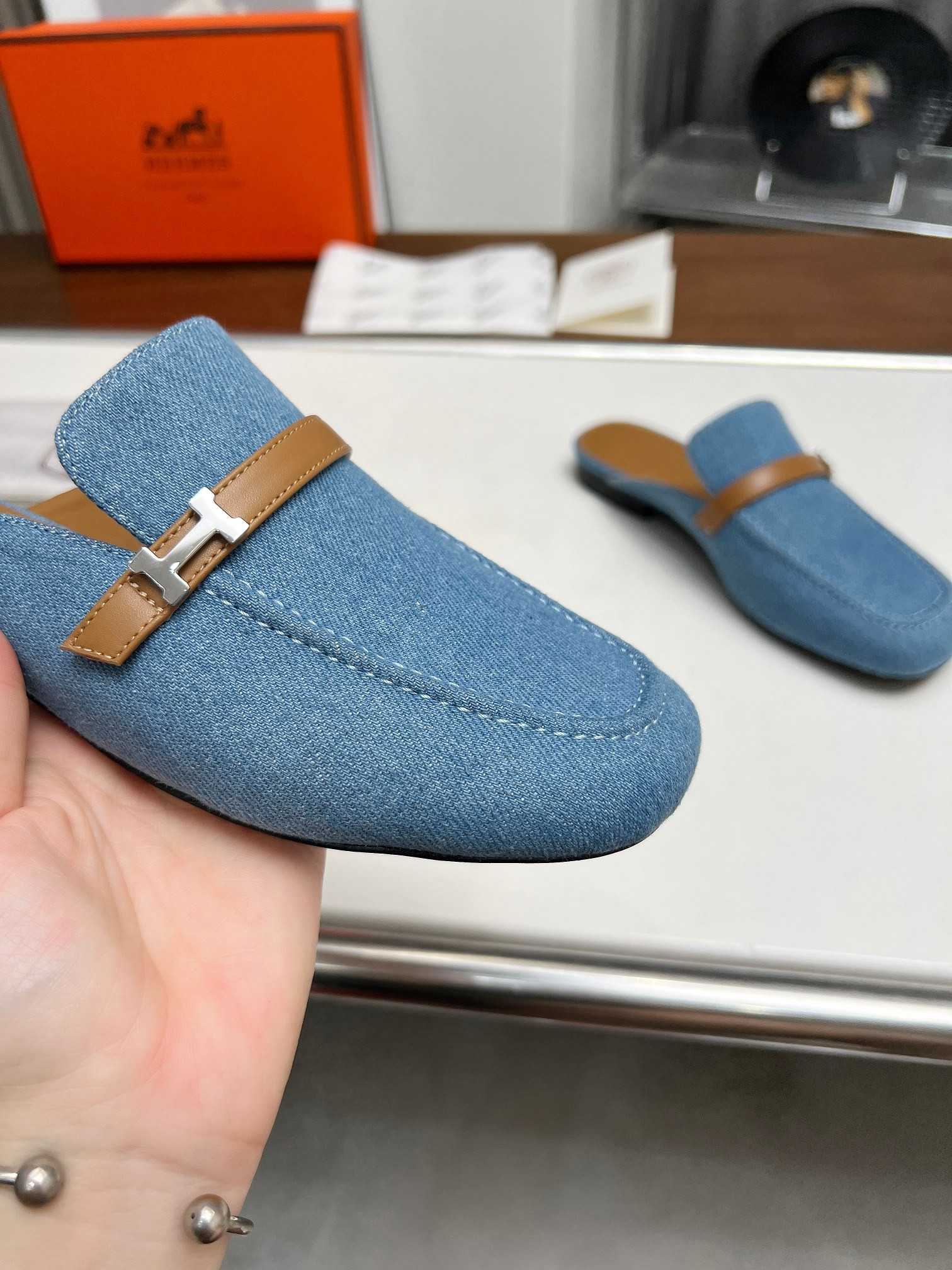 ua H**mes iena mule