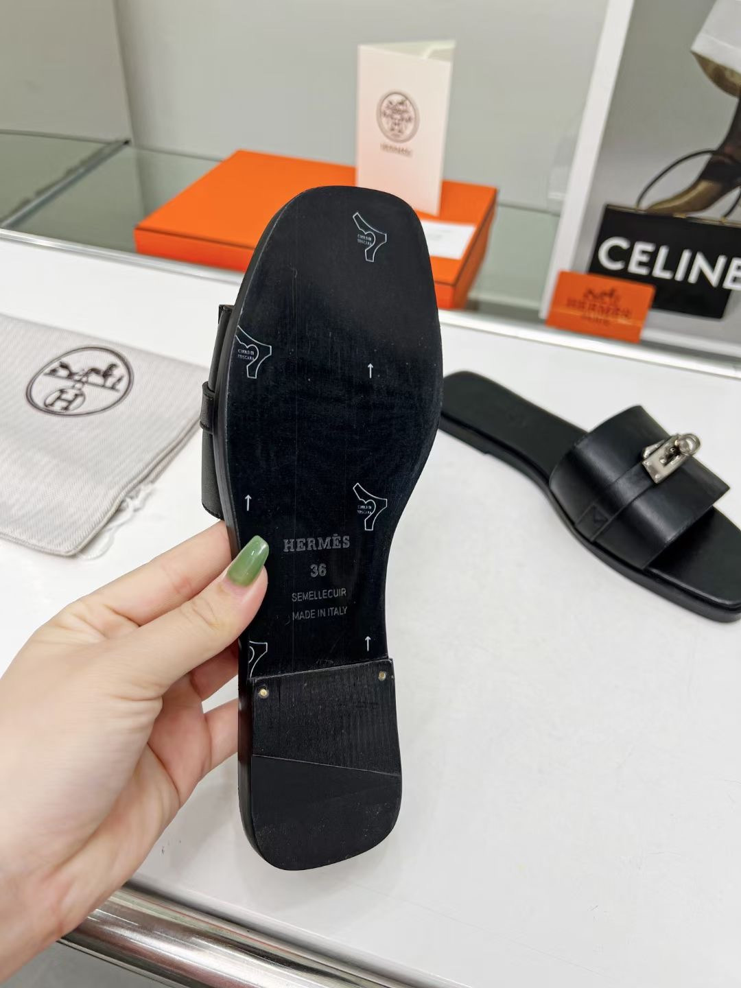 ua H**mes giulia sandal
