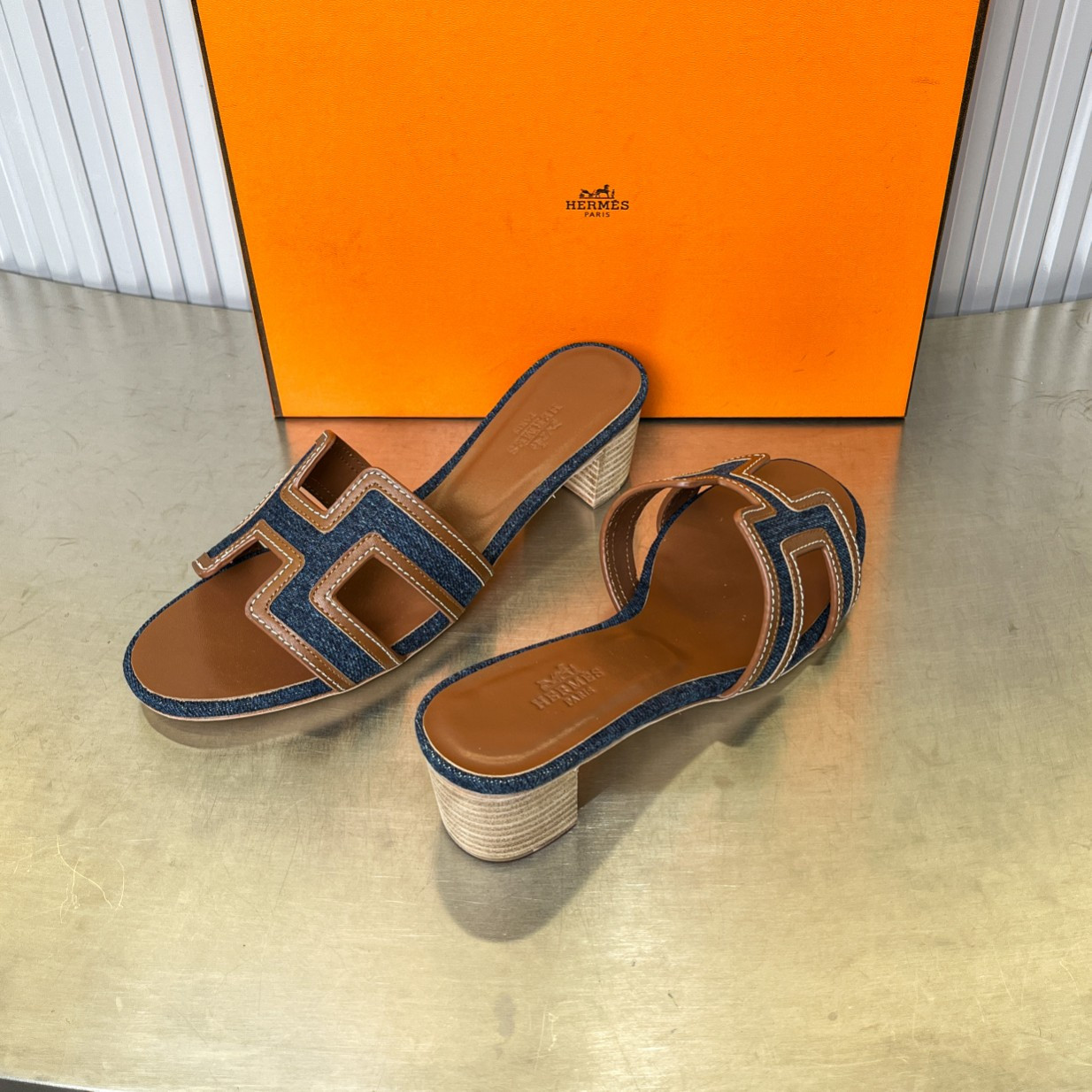 ua H**mes oasis sandal