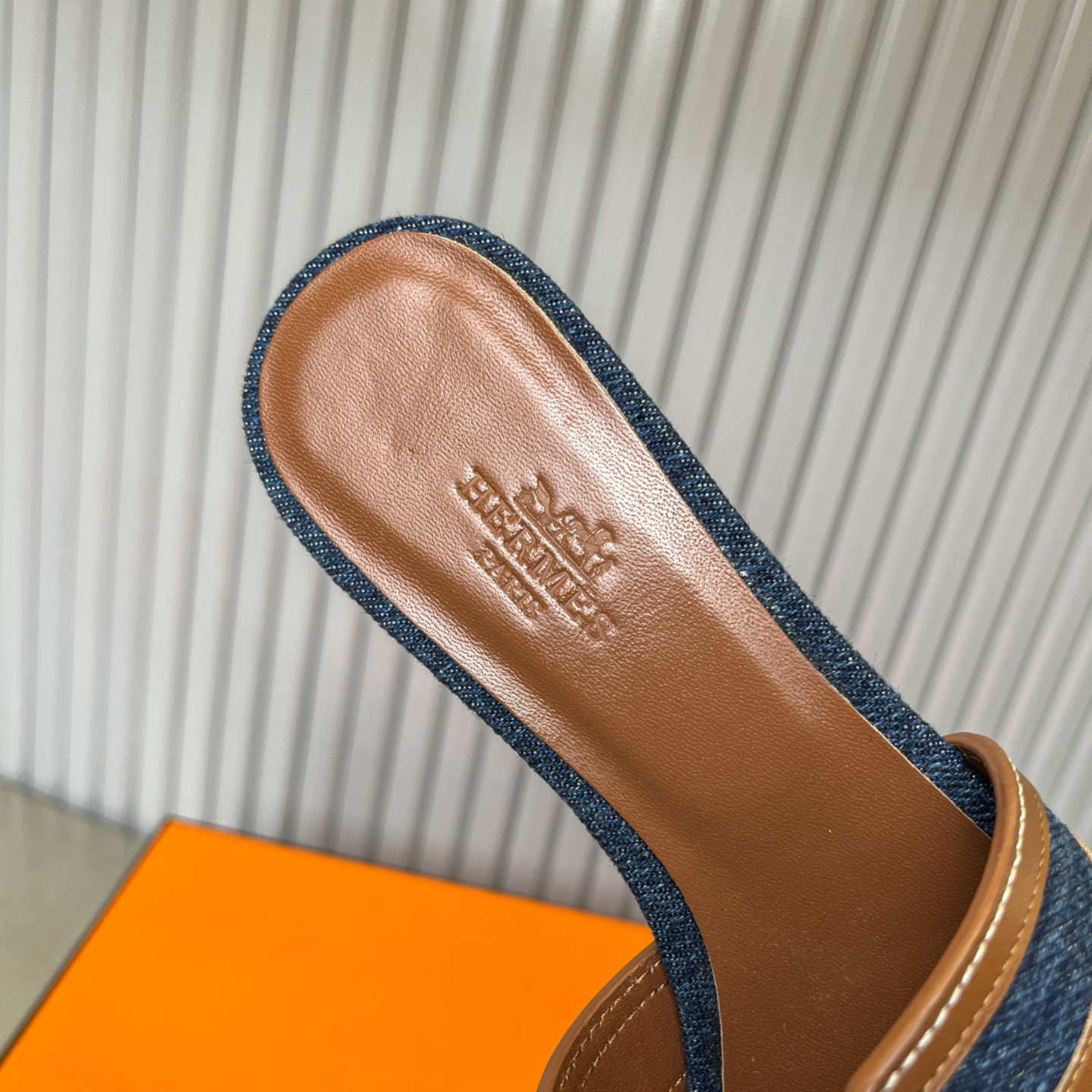 ua H**mes oasis sandal