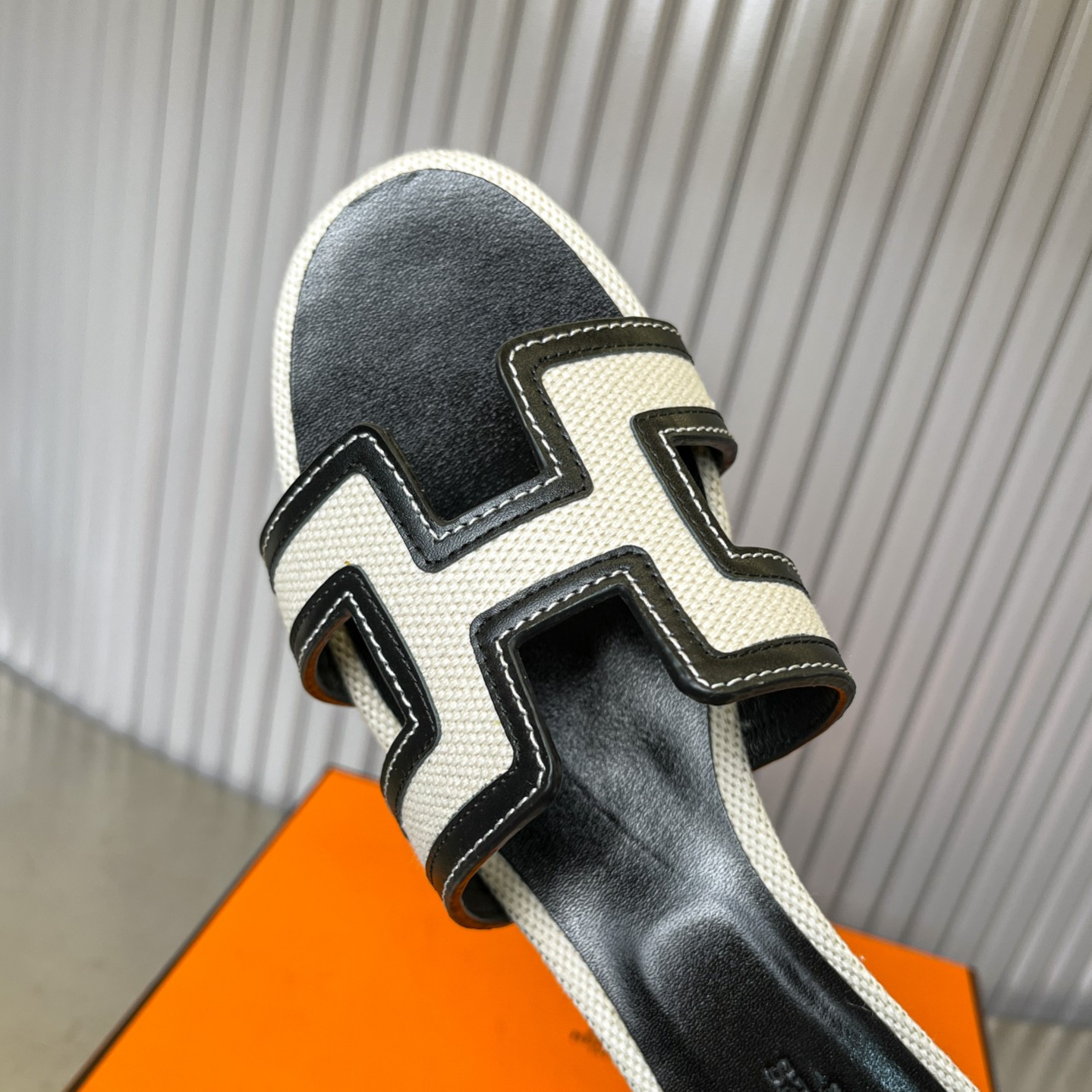 ua H**mes oasis sandal