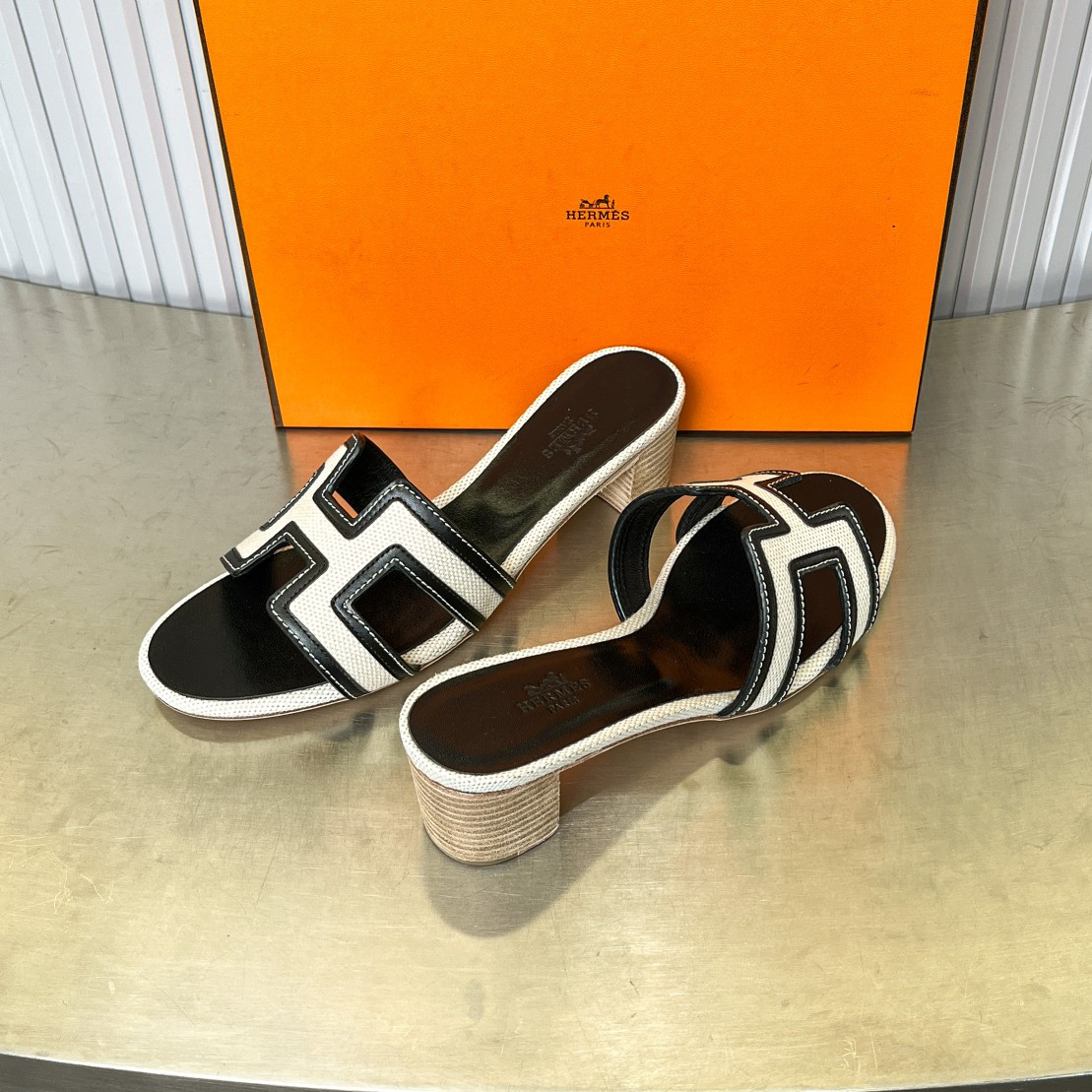 ua H**mes oasis sandal