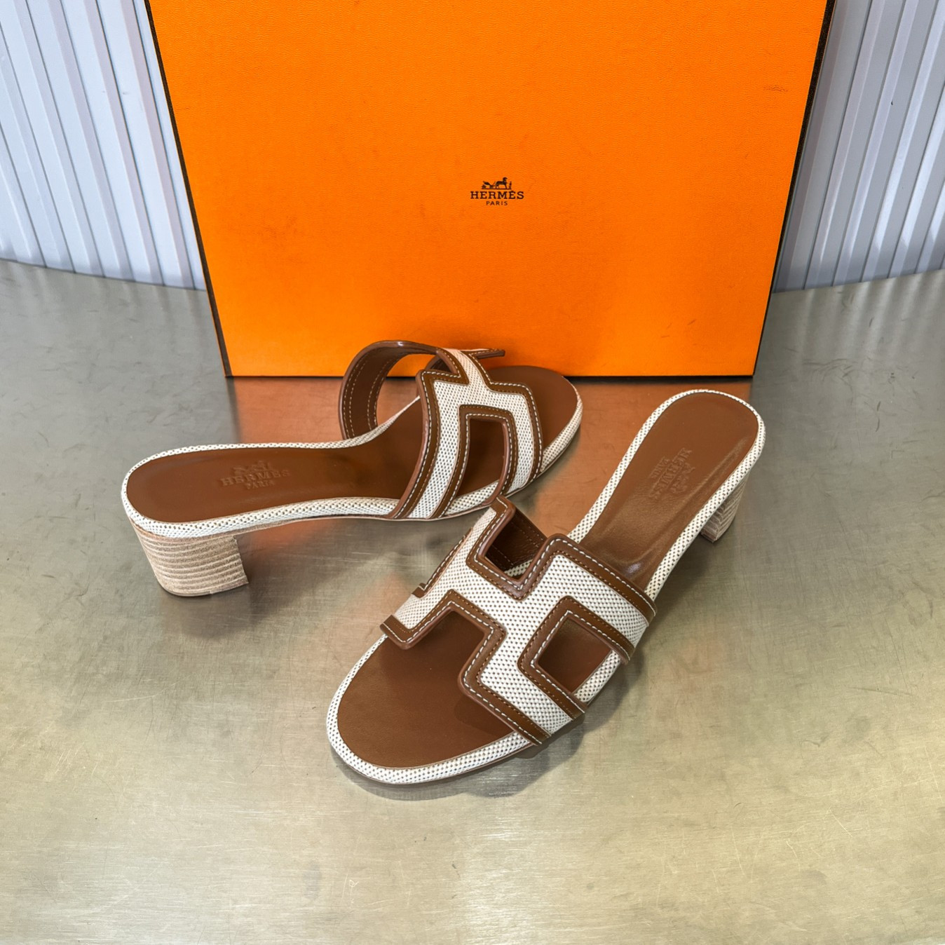 ua H**mes oasis sandal
