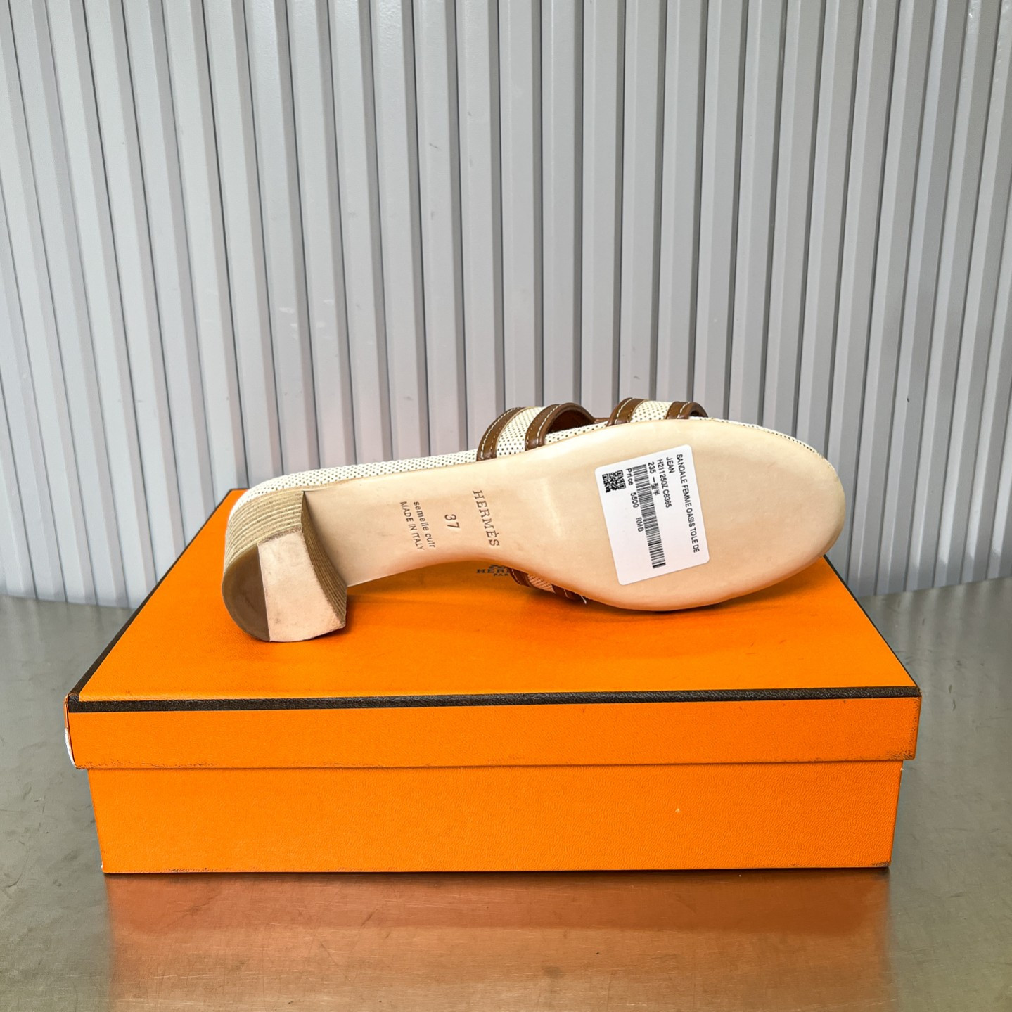 ua H**mes oasis sandal