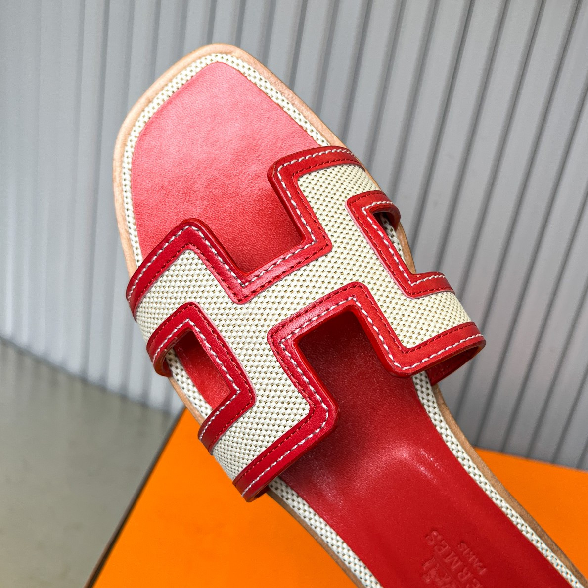 ua H**mes oran sandal