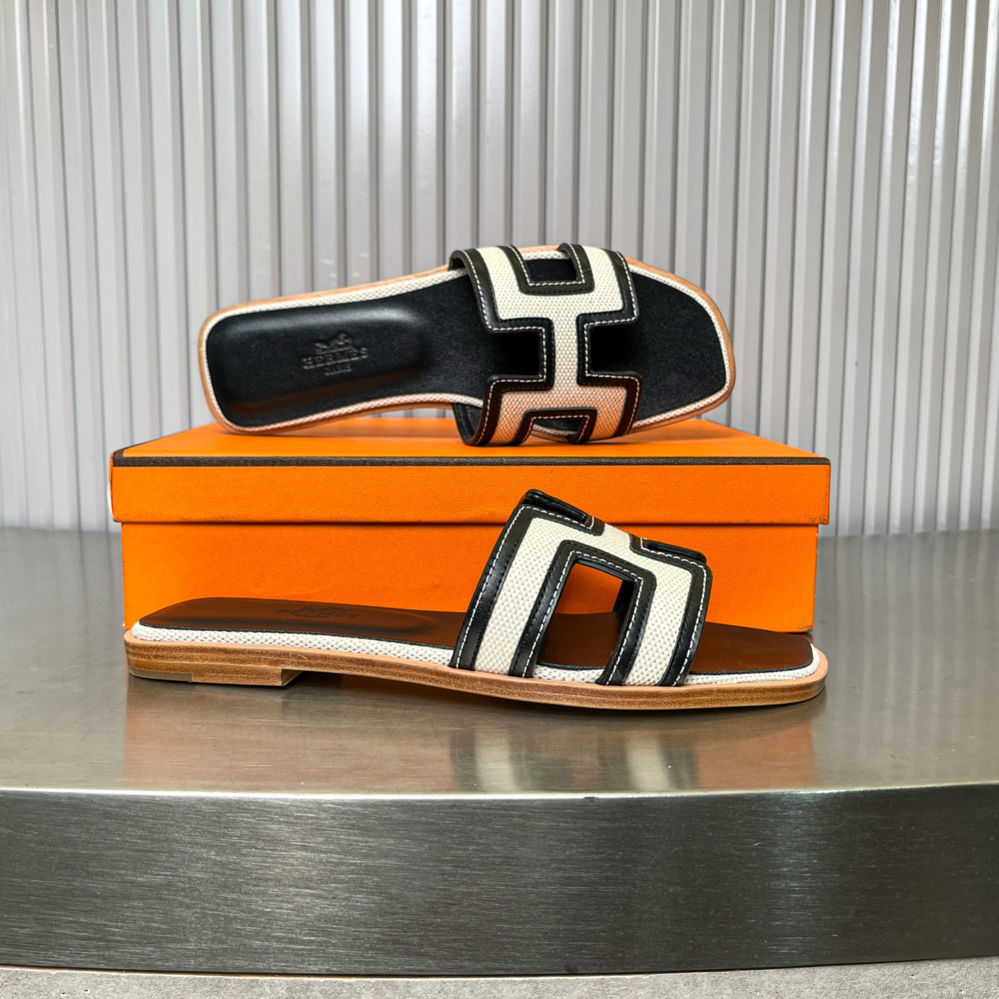 ua H**mes oran sandal