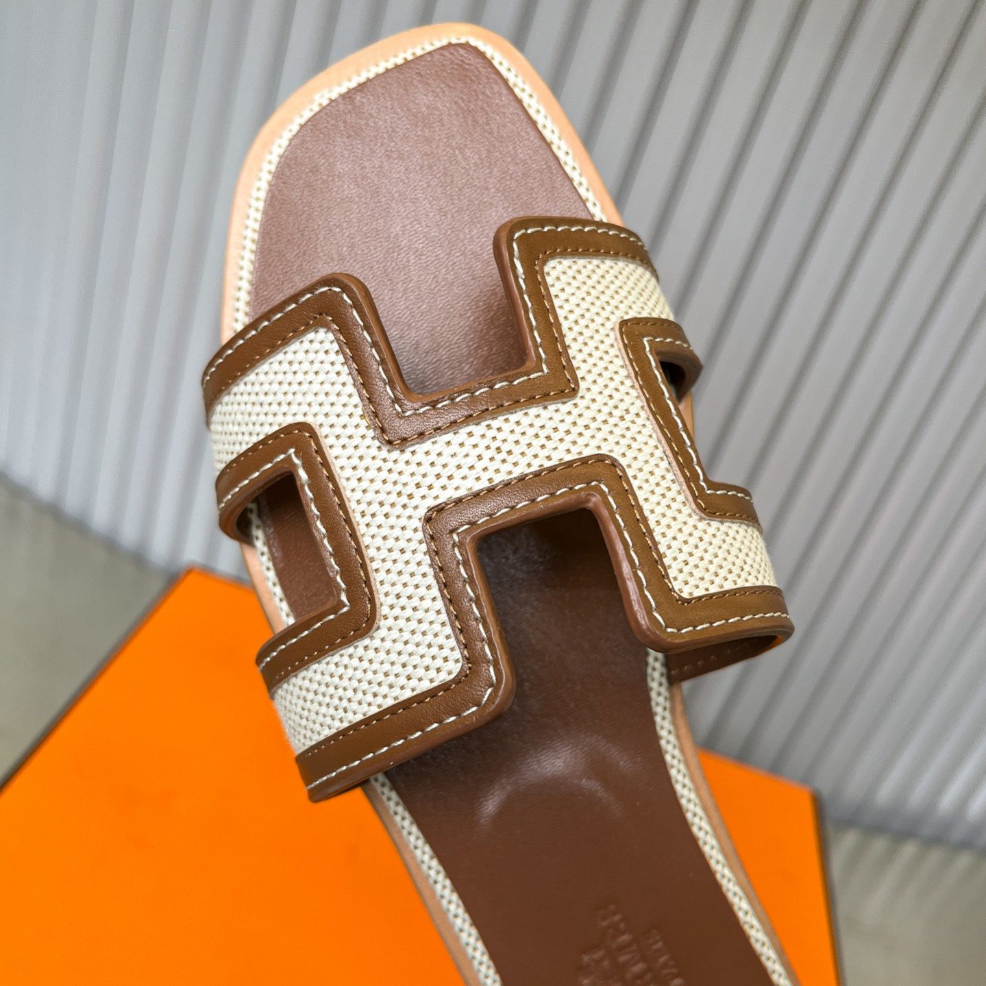 ua H**mes oran sandal