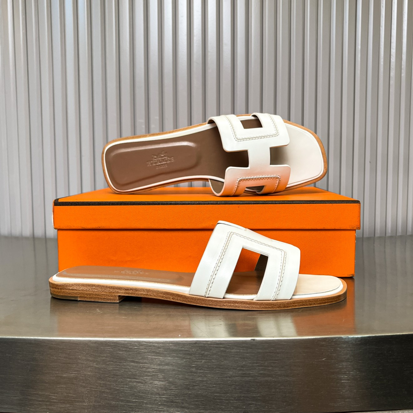 ua H**mes oran sandal