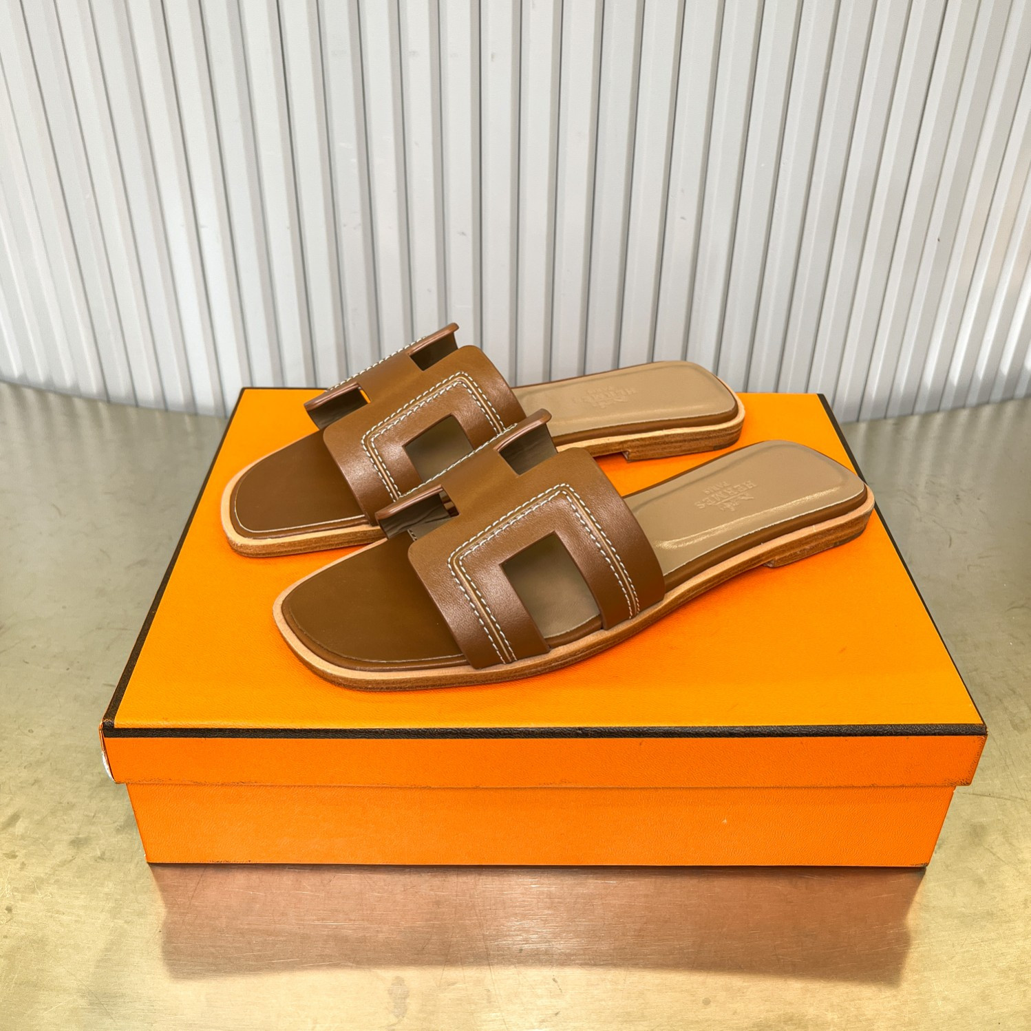 ua H**mes oran sandal