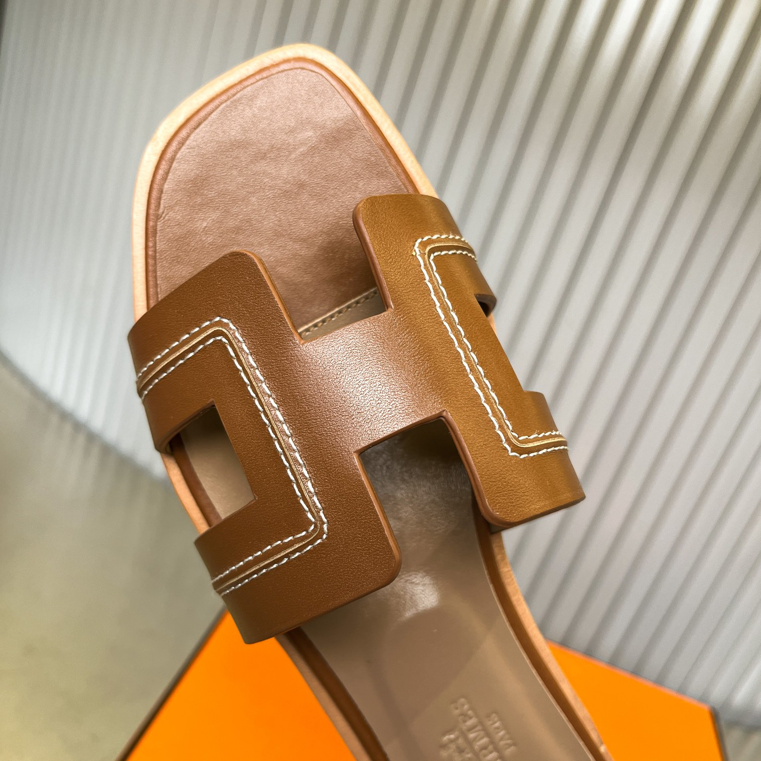 ua H**mes oran sandal