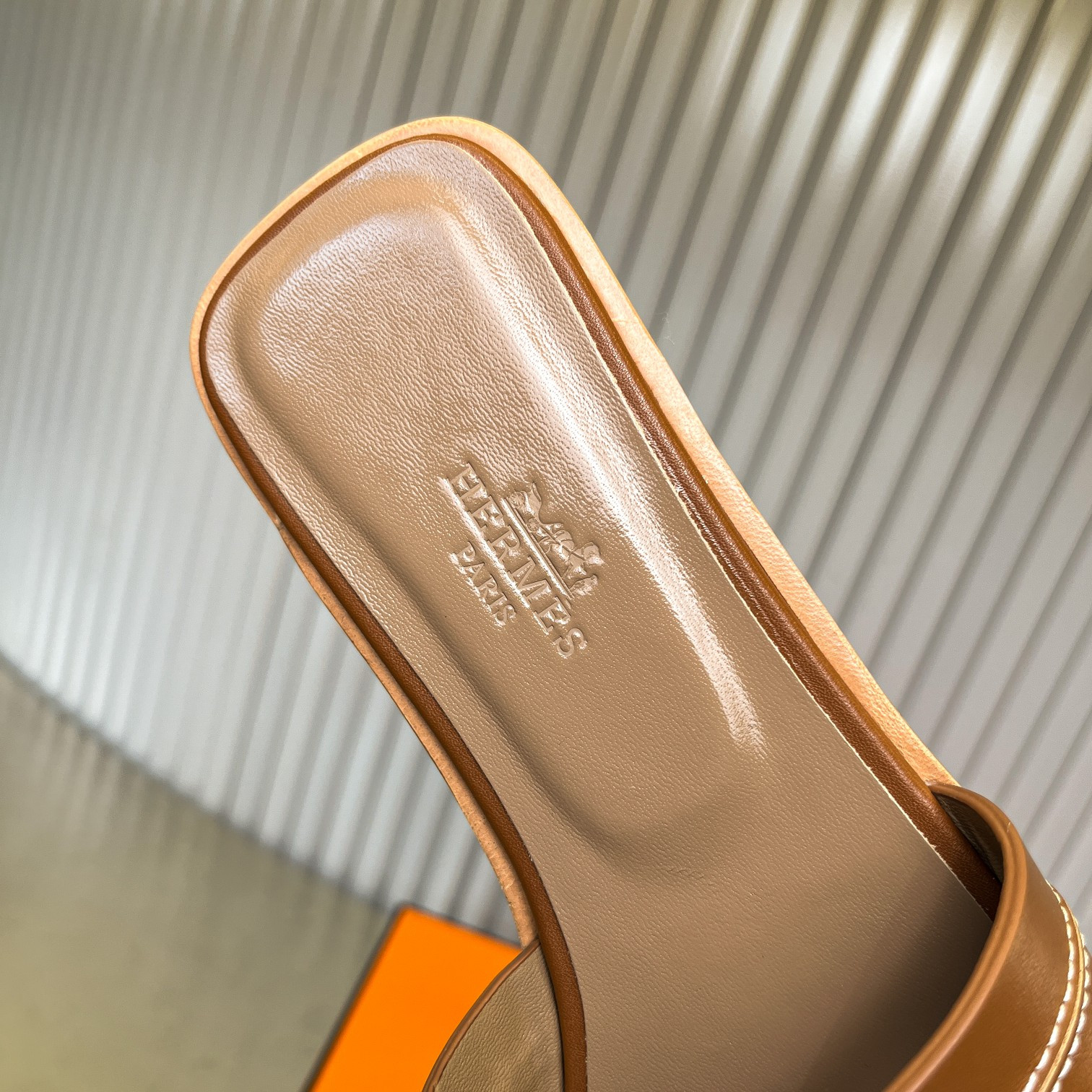 ua H**mes oran sandal