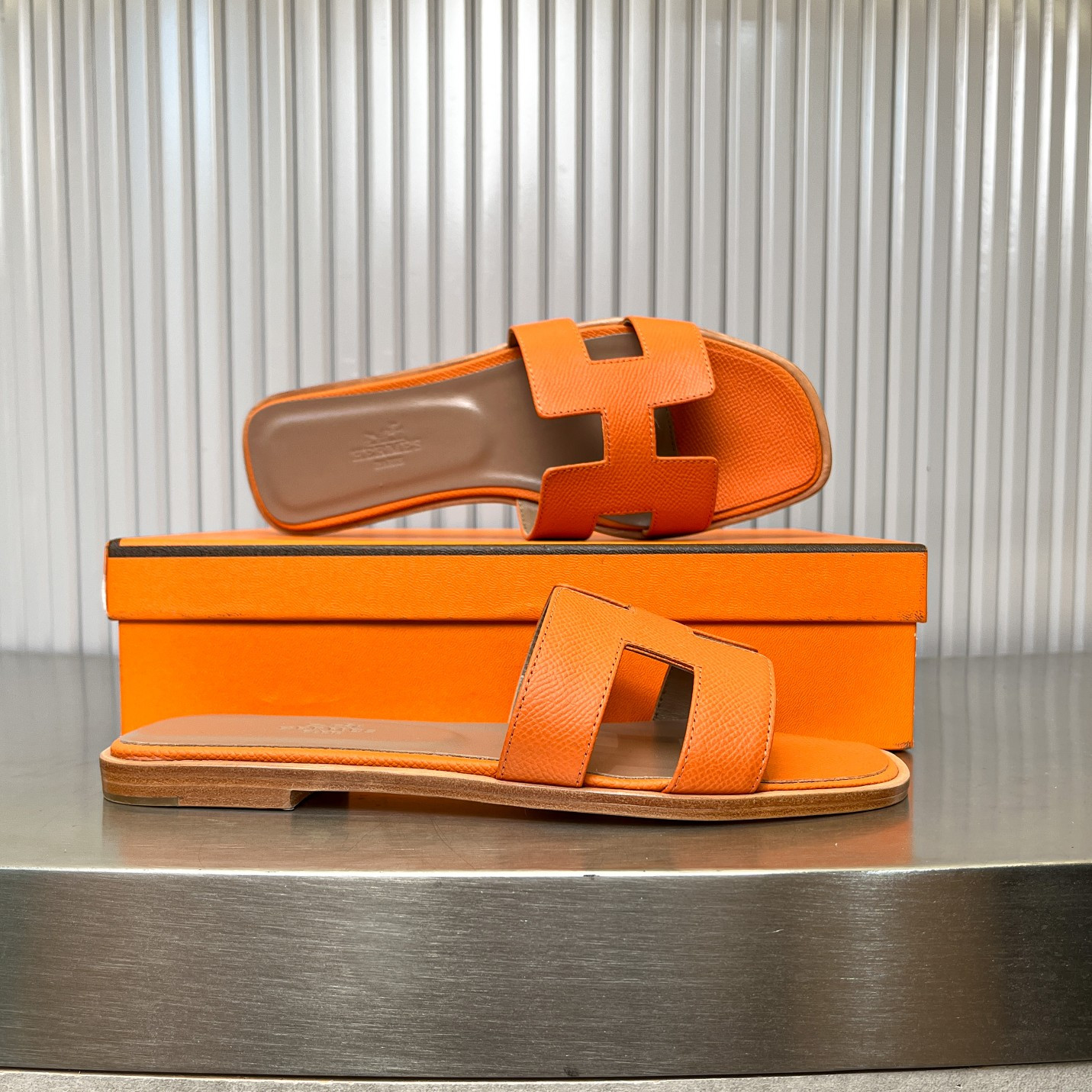 ua H**mes oran sandal