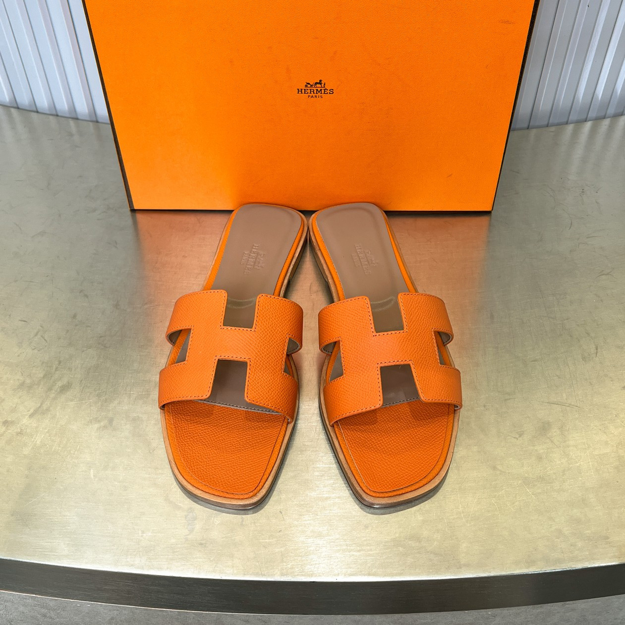 ua H**mes oran sandal