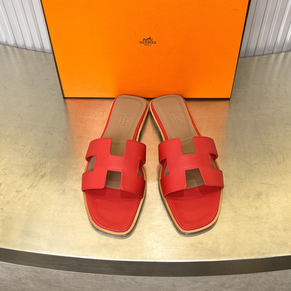 ua H**mes oran sandal