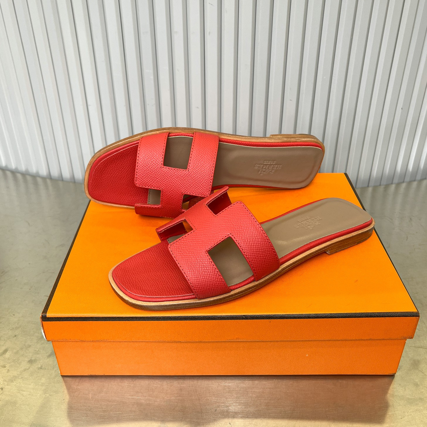 ua H**mes oran sandal