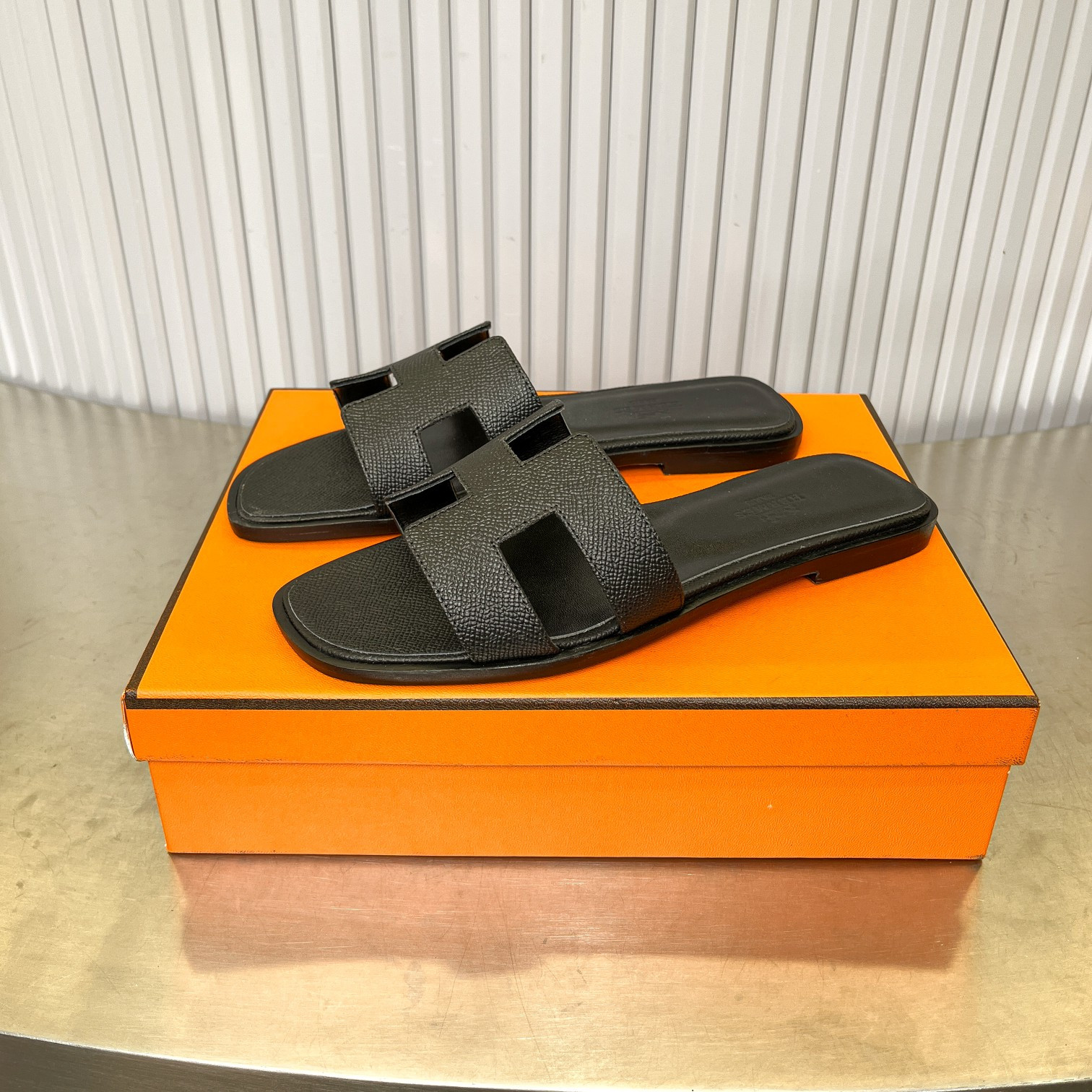 ua H**mes oran sandal